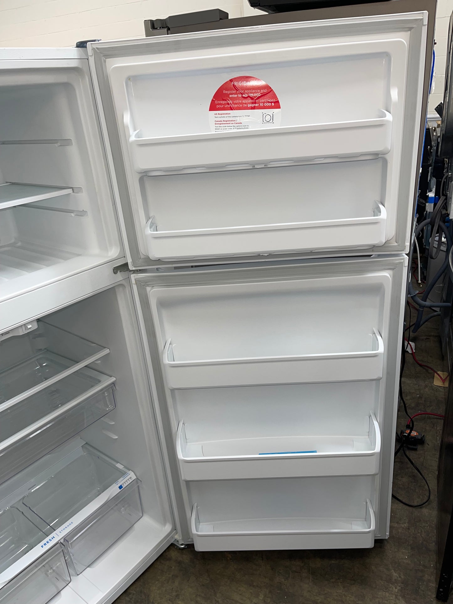 Frigidaire FFTR1814WW
30 Inch Top Freezer Refrigerator with 18.3 Cu. Ft. Total Capacity