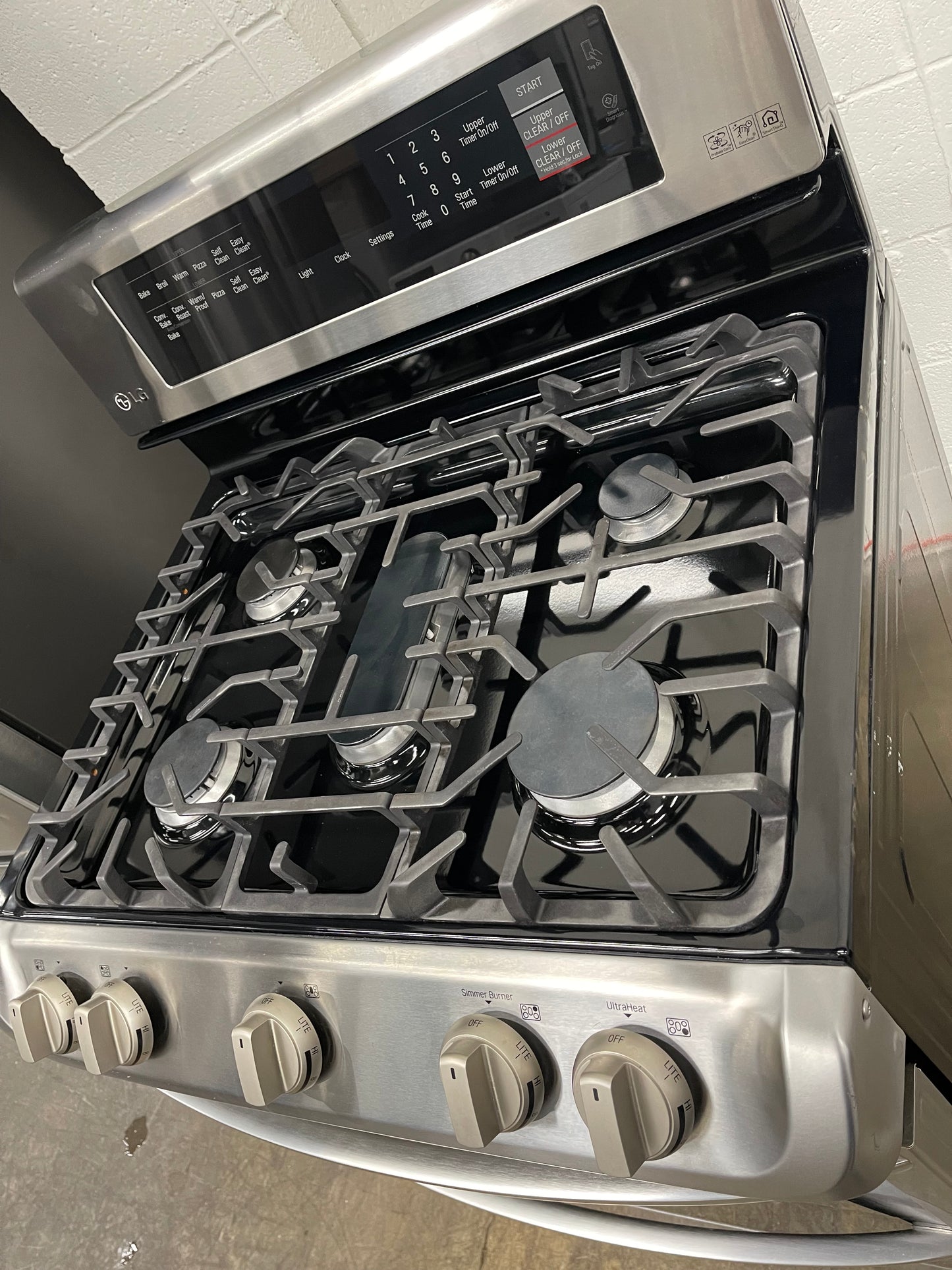6.9 cu. ft. Gas Double Oven Range with ProBake Convection and EasyClean- Model:LDG4313ST