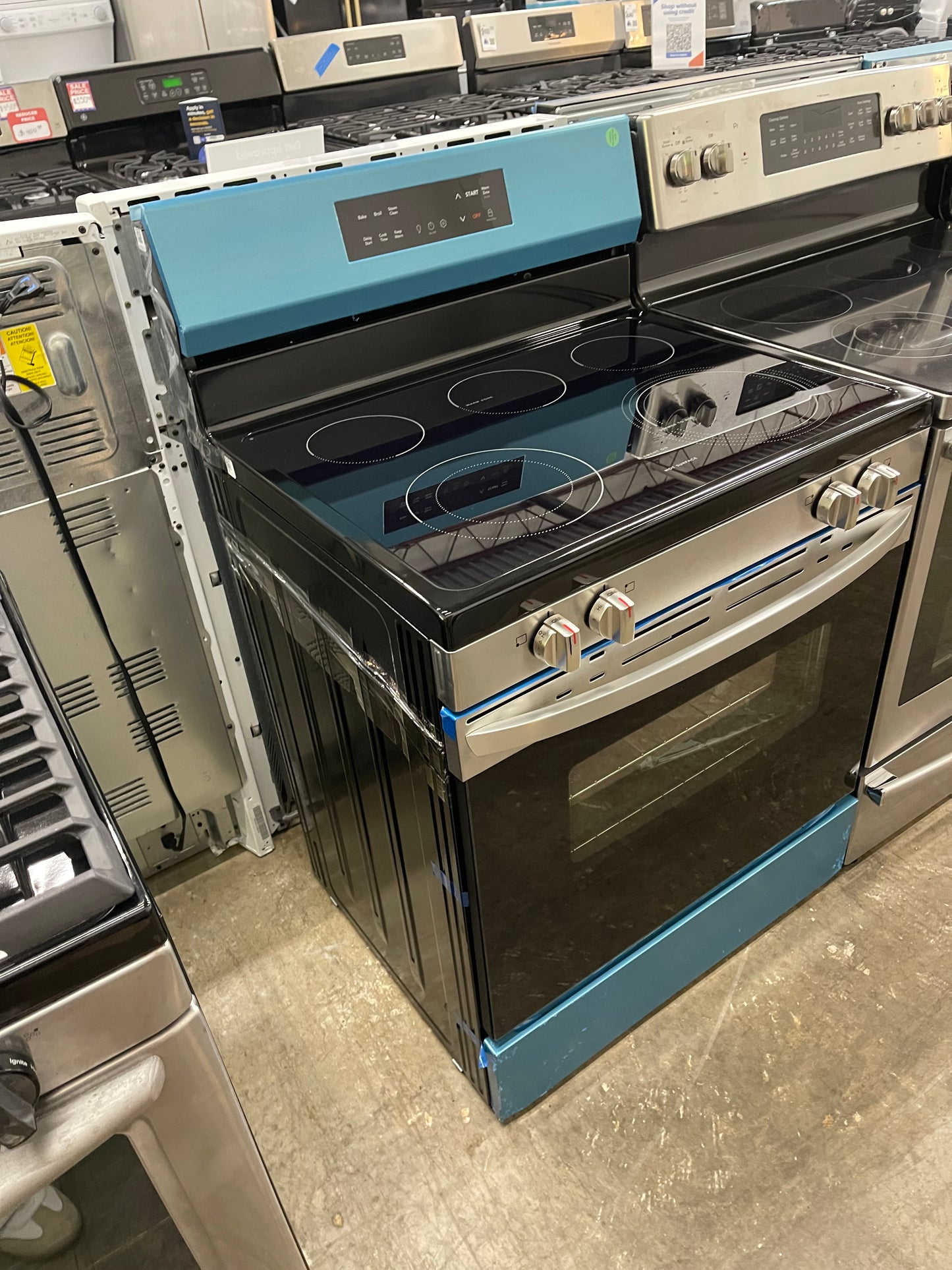 Frigidaire FCRE3062AS
30 Inch Freestanding Electric Range with 5 Elements, 5.3 cu. ft. Capacity