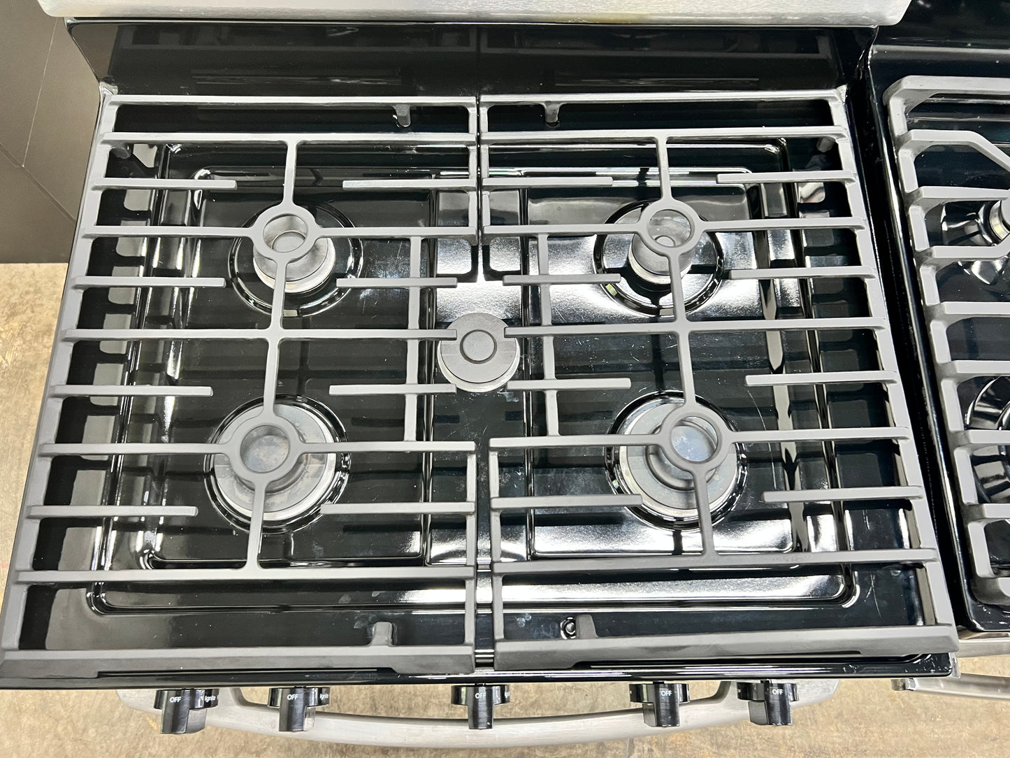 Maytag 30-in 5 Burners 5.8-cu ft Self-cleaning Freestanding Gas Range in Stainless Steel-Model #MGR8674AS