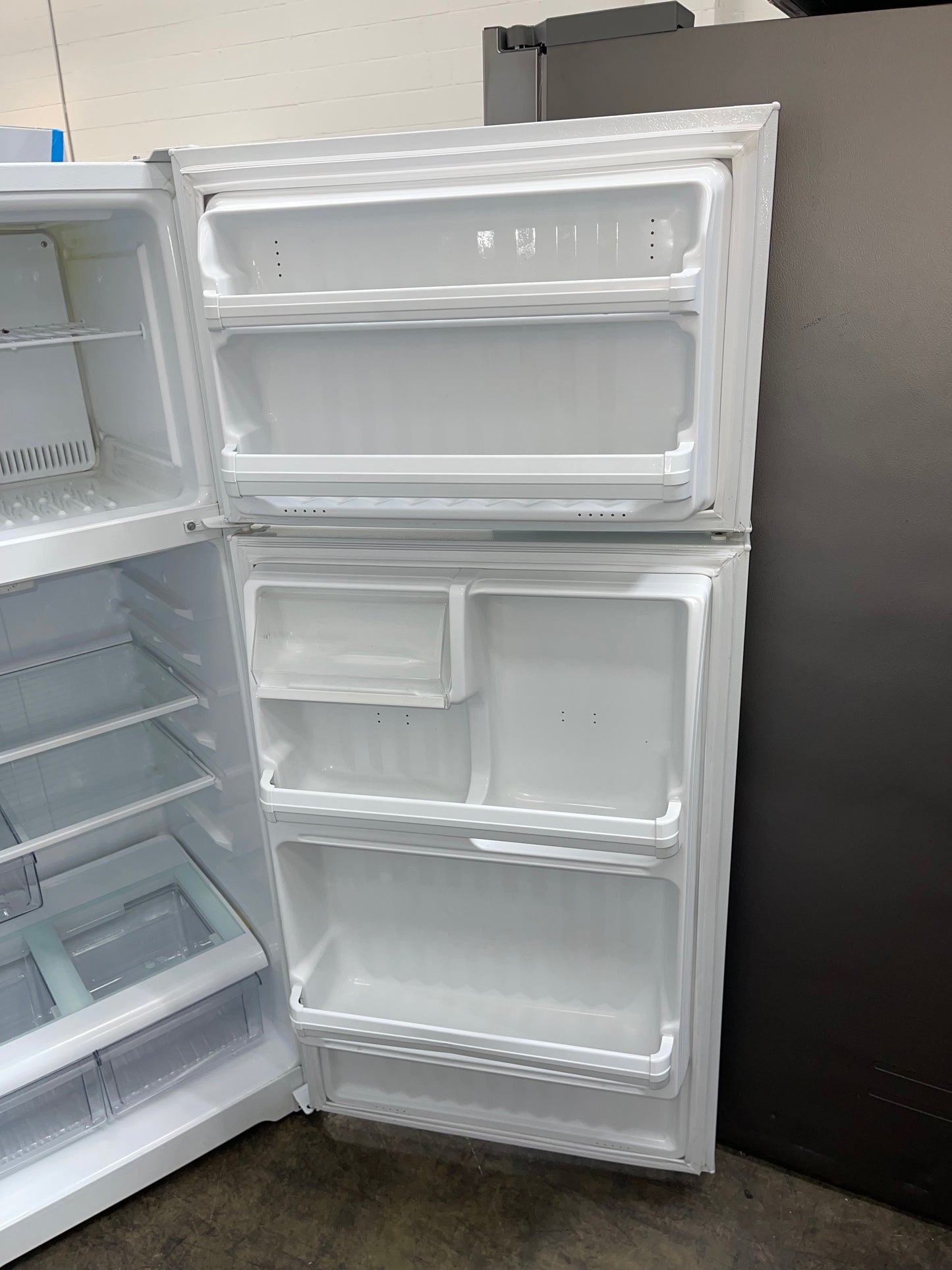 Hotpoint 15.8 Cu. Ft. Top-Freezer Refrigerator
HTS16GBRFRWW