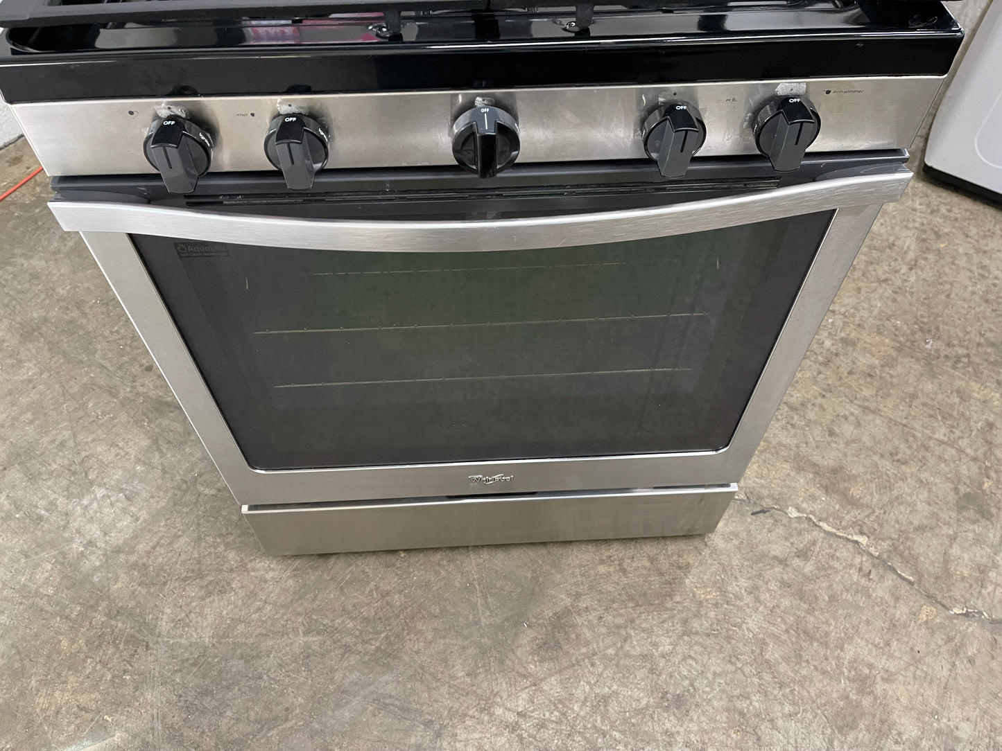 Whirlpool WFG540H0AS
30 Inch Freestanding Gas Range with 4 Sealed Burners, 5.8 cu. ft. AquaLift Self-Cleaning Oven, Power Burner, TimeSavor Convection Cooking System and Lower Storage Drawer: Stainless Steel