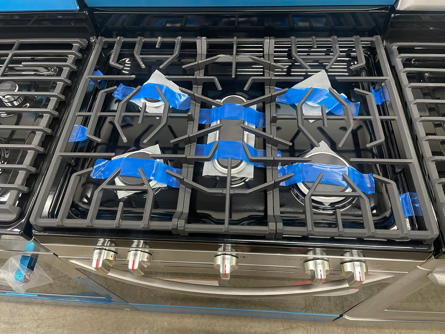 Frigidaire 30-in 5 Burners 5.1-cu ft Air Fry Convection Oven Freestanding Gas Range in Stainless Steel-Model #FCRG3083AS