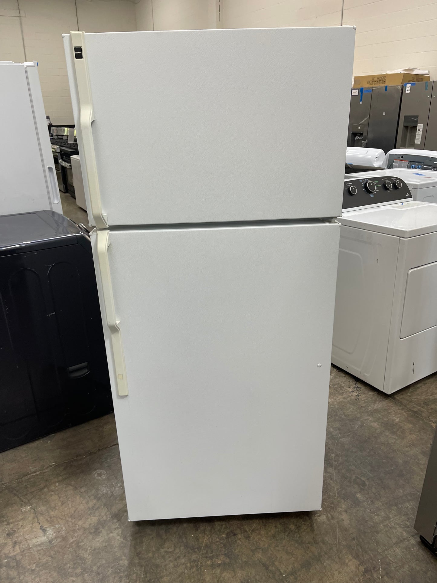 Hotpoint 15.8 Cu. Ft. Top-Freezer Refrigerator
HTS16GBRFRWW