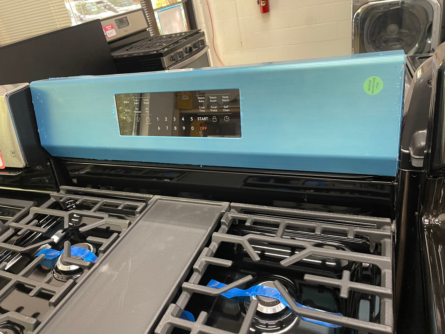 Frigidaire Gallery 30 in 5.1 cu-ft Gas Range with No Preheat + Air Fry in Smudge Proof Black Stainless Steel-Model #GCRG3060BDA