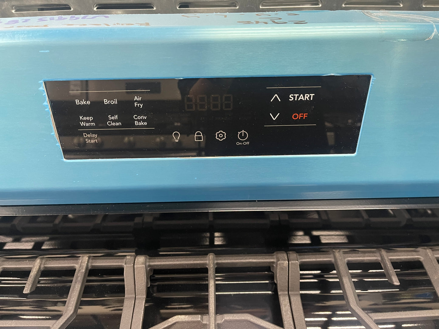 Frigidaire 30-in 5 Burners 5.1-cu ft Air Fry Convection Oven Freestanding Gas Range in Stainless Steel-Model #FCRG3083AS