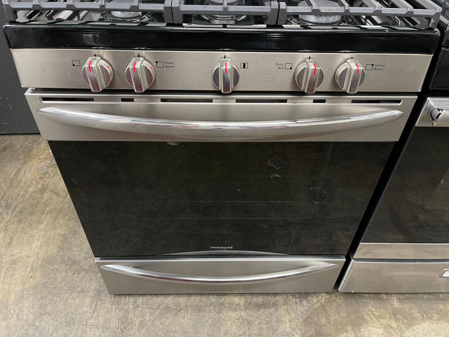Frigidaire Gallery 30" Gas Range with Steam Clean
GCRG3038AF