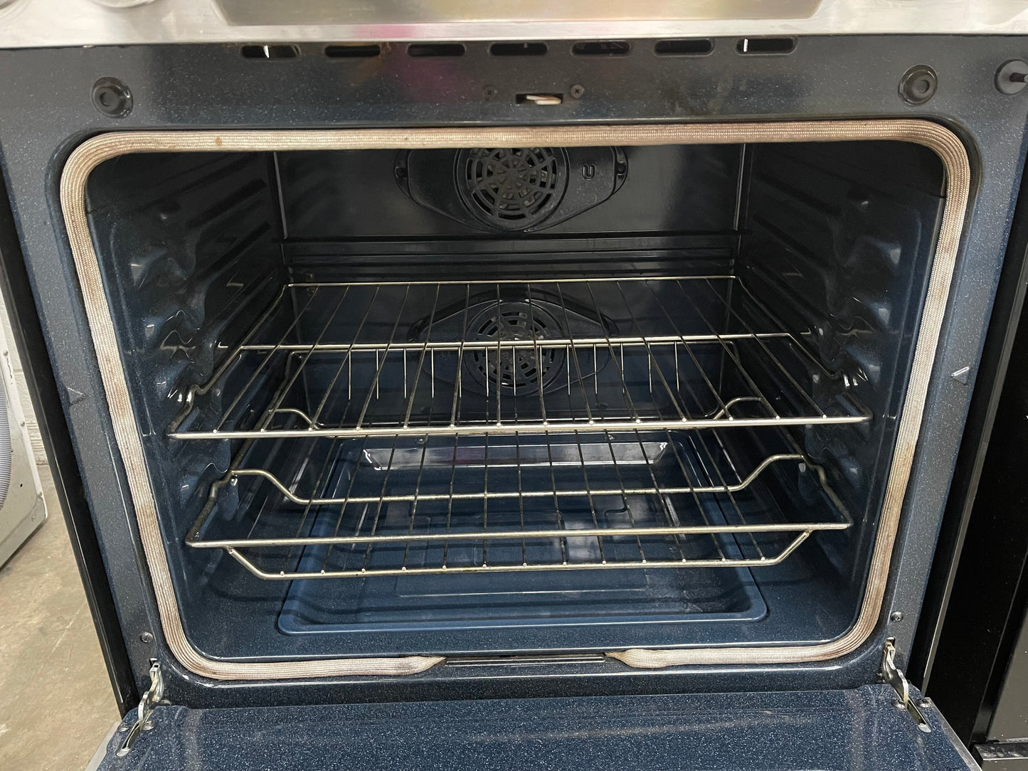 Samsung NE58F9500SS
30 Inch Slide-In Electric Range with 5 Radiant Elements, 5.8 cu. ft. Oven Capacity, Dual Convection Cooking, Self Clean with Steam and Temperature Probe