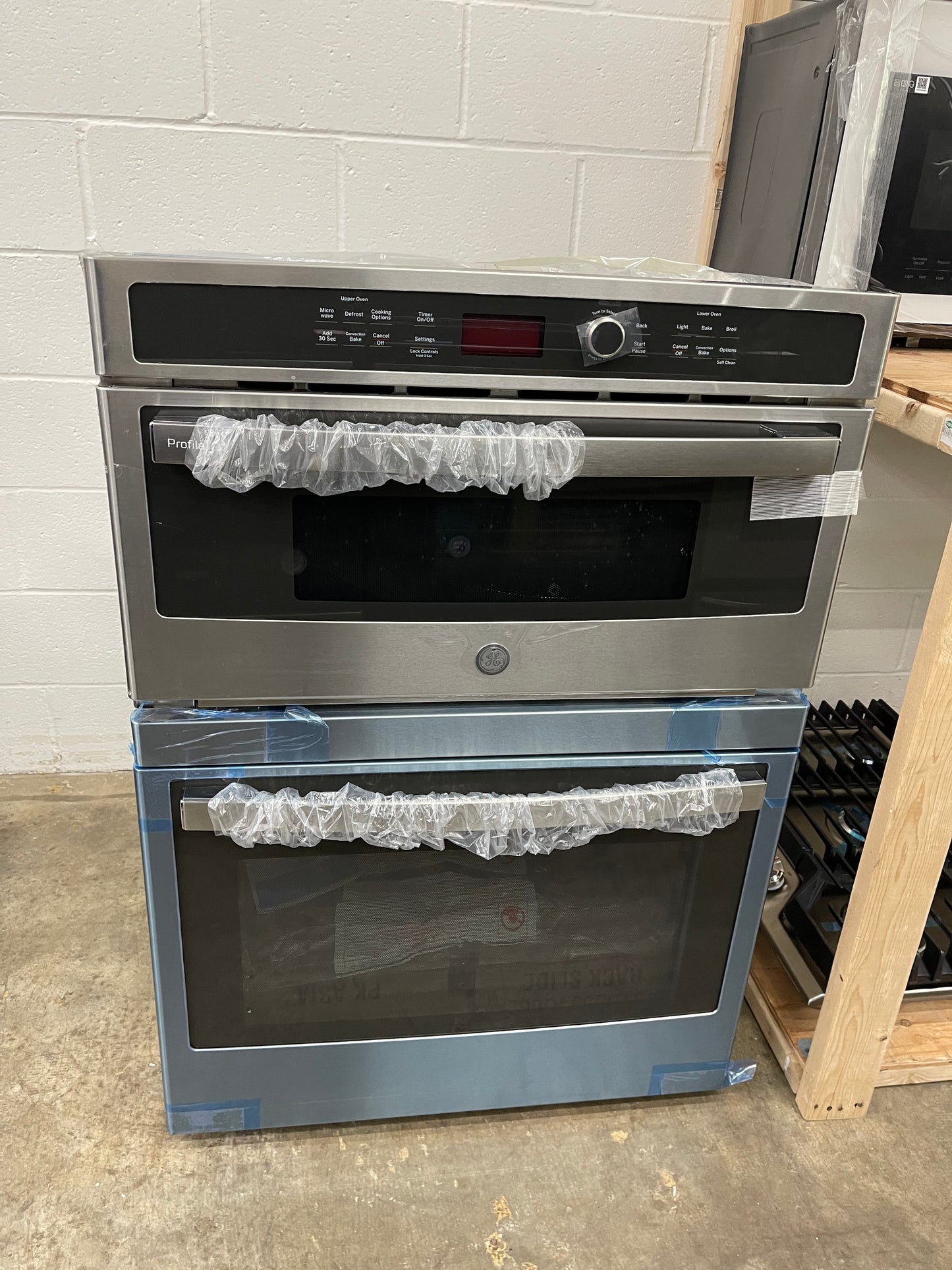 GE Profile PT7800SHSS
30 Inch Combination Wall Oven with True European Convection, Meat Probe, Proof Mode, Warm Mode, 5.0 cu. ft. Capacity, 1.7 cu. ft. Microwave, Glass Touch Controls, GE Fits! Guarantee, and Self-Clean with Steam: Stainless Stee