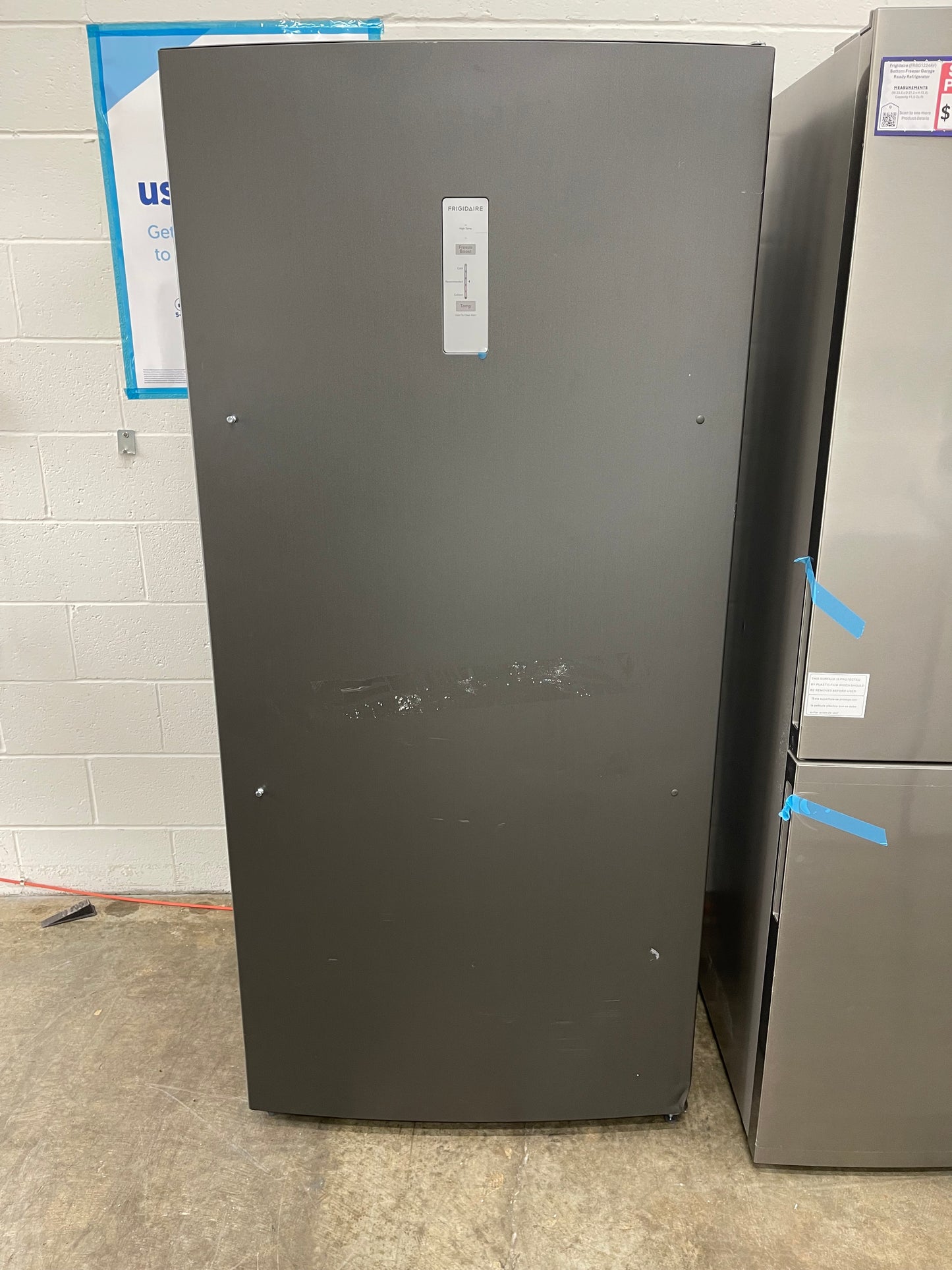 Frigidaire 20 Cu. Ft. Garage Ready Upright Freezer
FFUE2024AN
