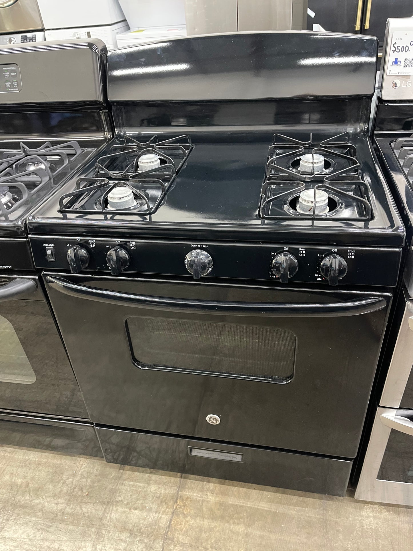 GE 30" Free-Standing Gas Range
Model #:JGBS10DEK