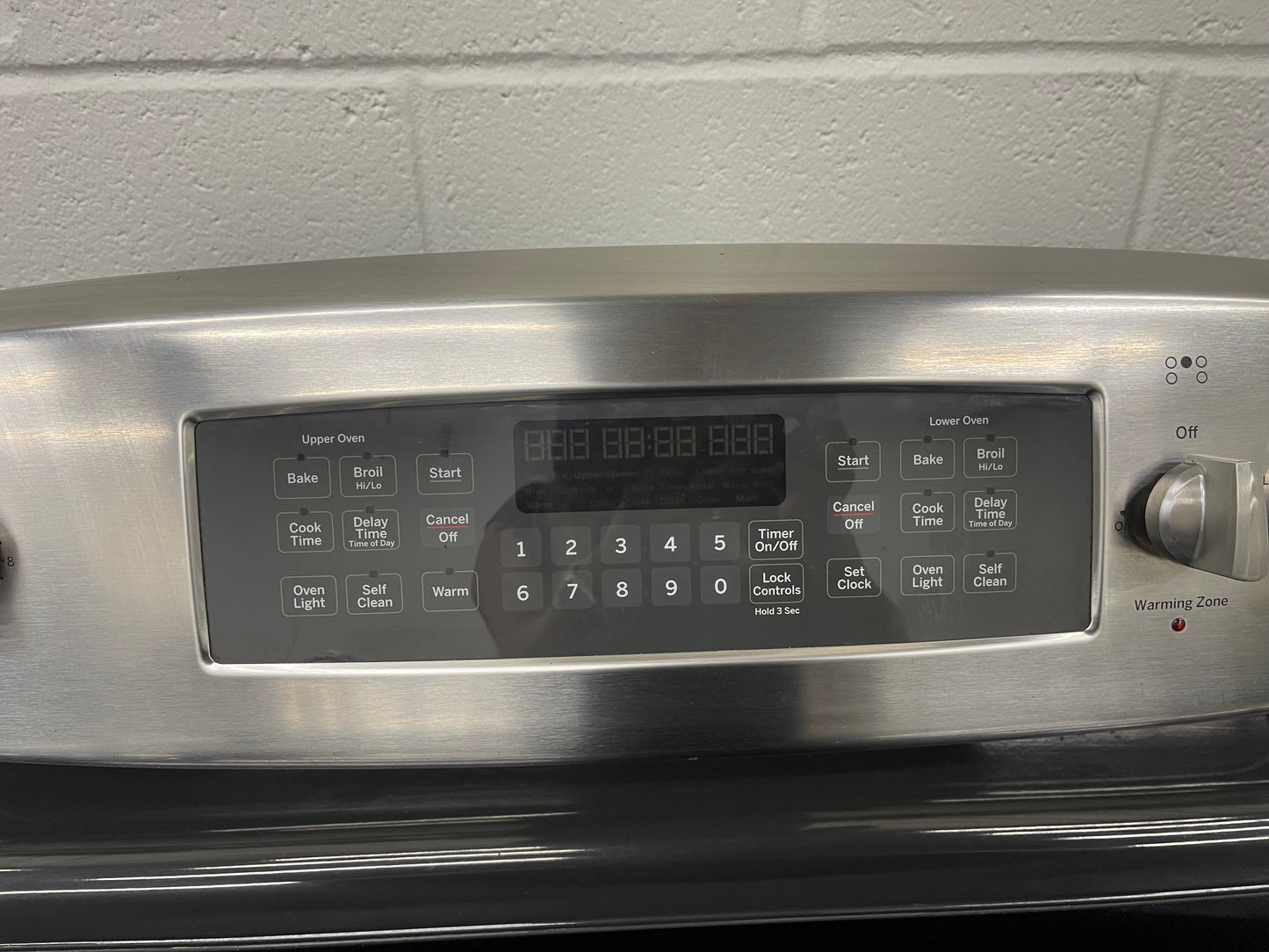 GE 30" Free-Standing Electric Double Oven Convection Range
Model #:JB850SF1SS