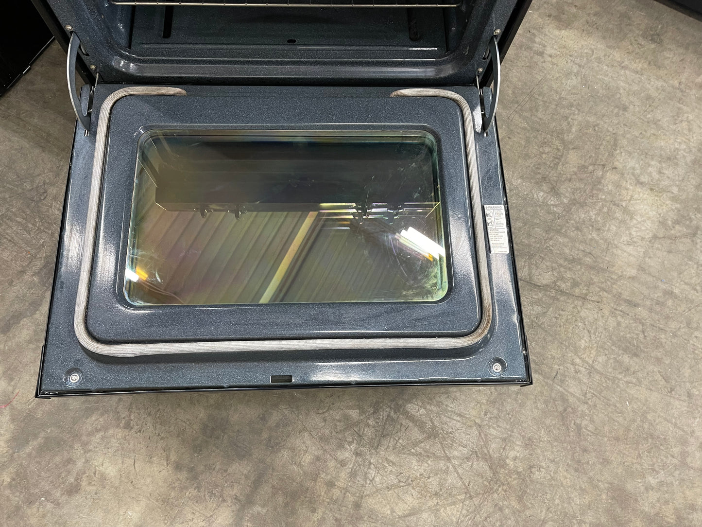 GE 30" Free-Standing Gas Range
Model #:JGB281DERBB
