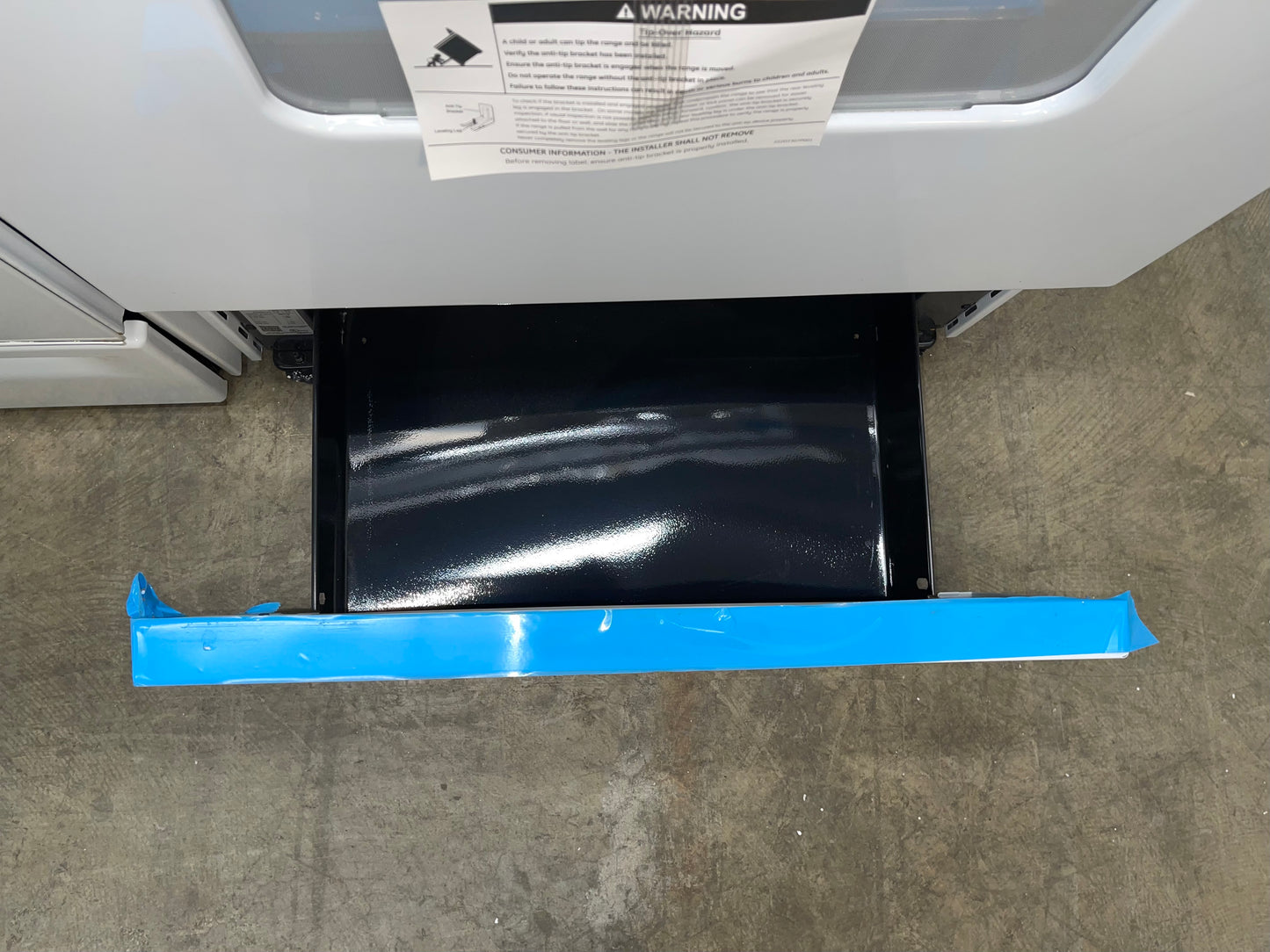Hotpoint 30-inch Freestanding Electric Range RBS330DRWW