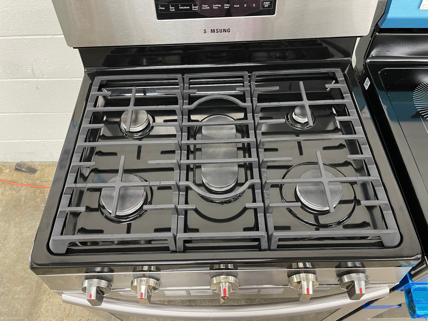 Samsung 30-in 5 Burners 5.8 cu. ft. Freestanding Gas Range with Convection Oven in Stainless Steel-Model #NX58H5600SS