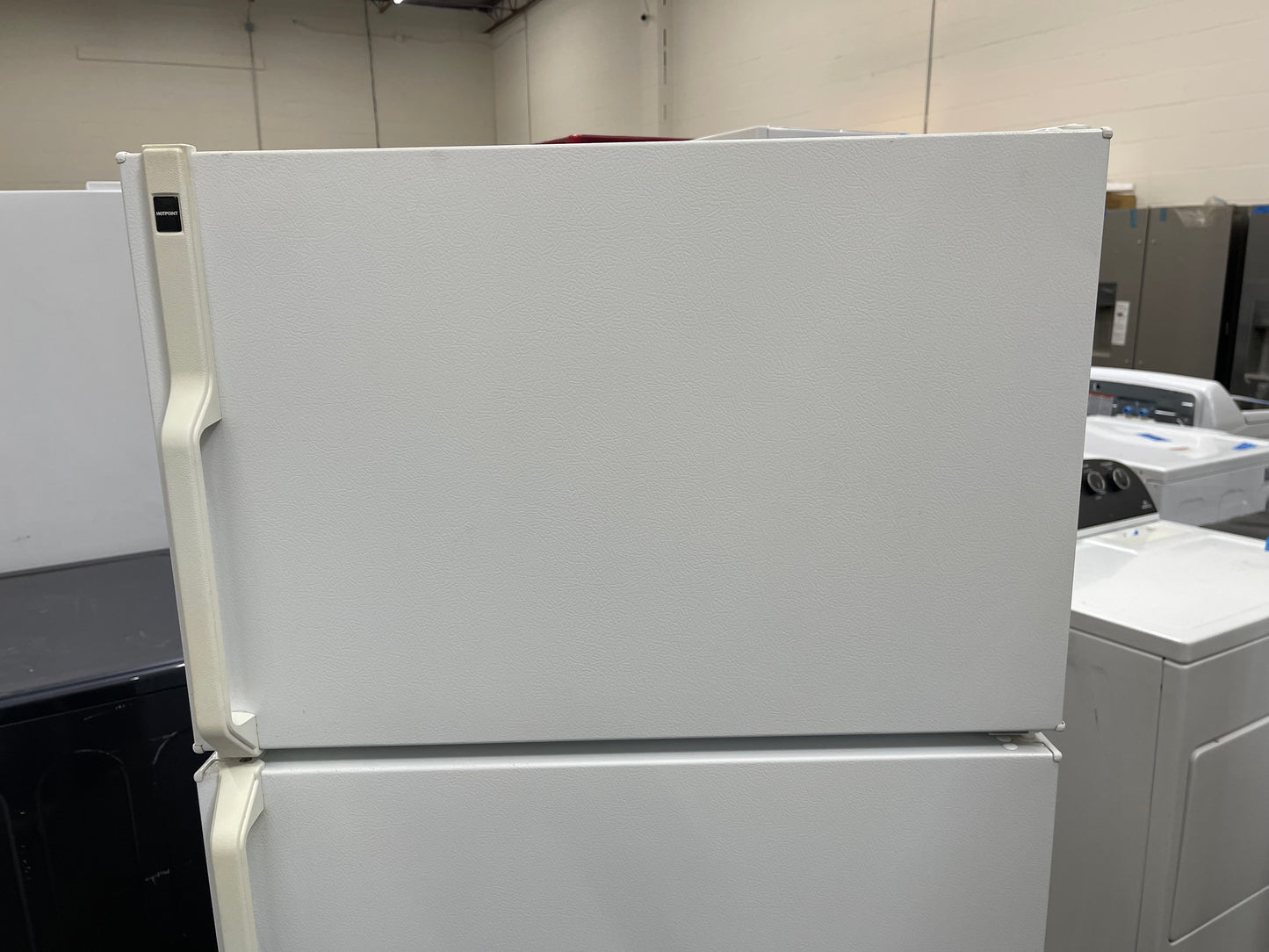 Hotpoint 15.8 Cu. Ft. Top-Freezer Refrigerator
HTS16GBRFRWW