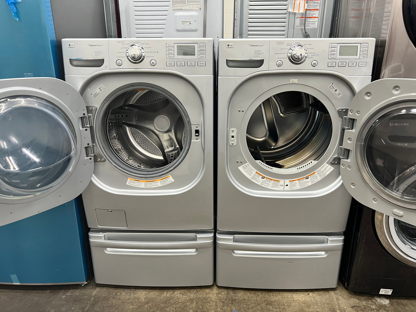 LG Front-Load 4.5-cu ft Washer and 7.4-cu ft Electric Dryer Set in Pure Silver
