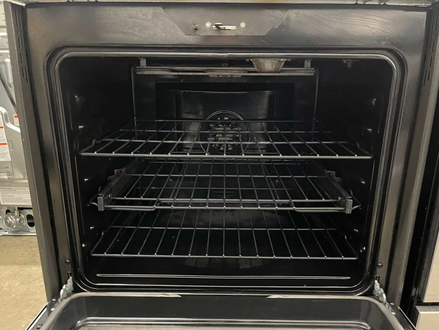 GE Profile PB930SLSS
30 Inch Smart Electric Range with 5.3 Cu. Ft. Oven, Five Heating Elements, Temperature Probe, True European Convection, WiFi, 3600W Power Boil, Chef Connect, and Self Clean
