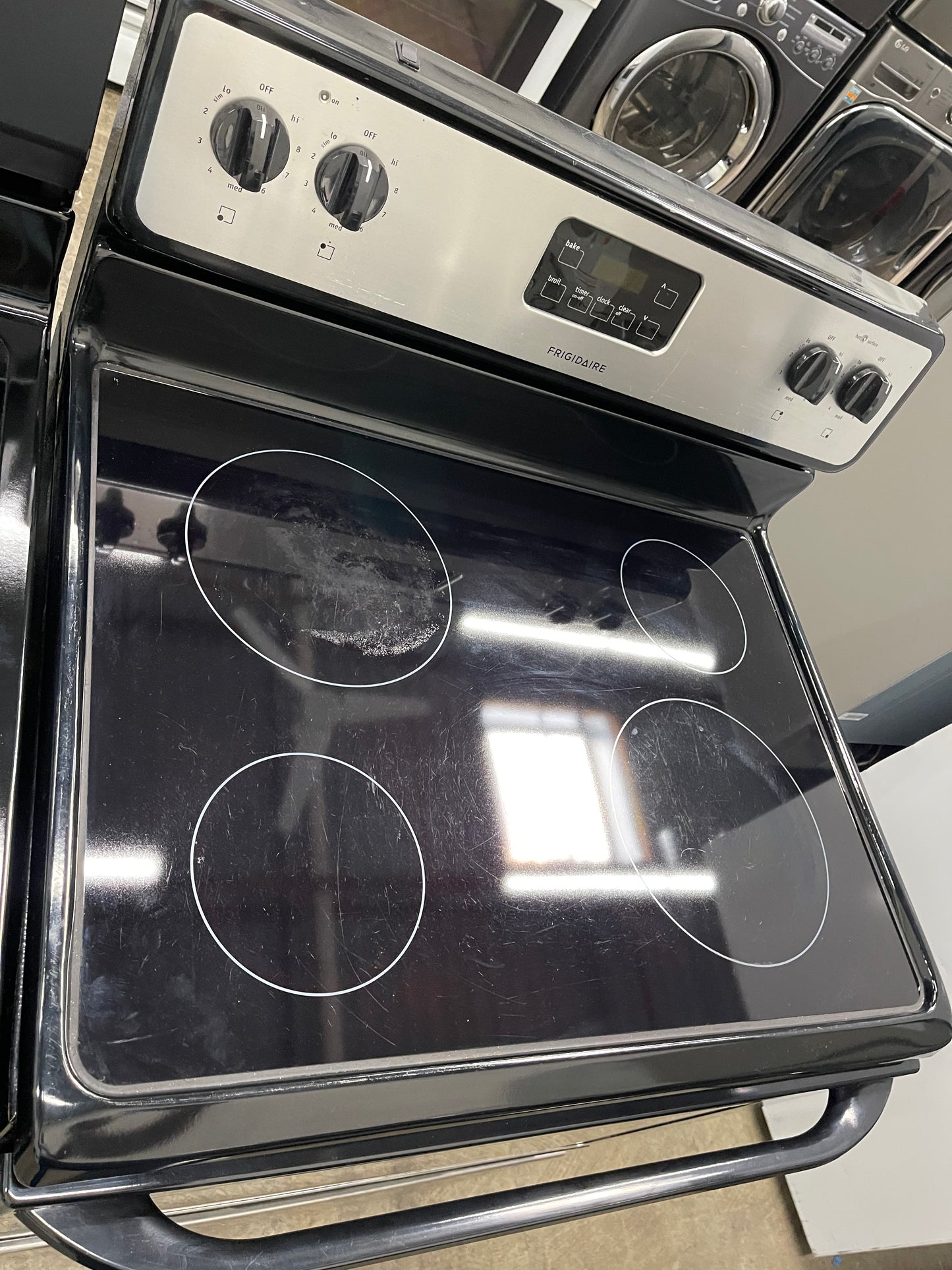 Frigidaire FFEF3012LS
30 Inch Freestanding Electric Range with 4 Radiant Elements, 4.8 cu. ft. Oven Capacity, Manual Clean and Store-More Storage Drawer: Stainless Steel