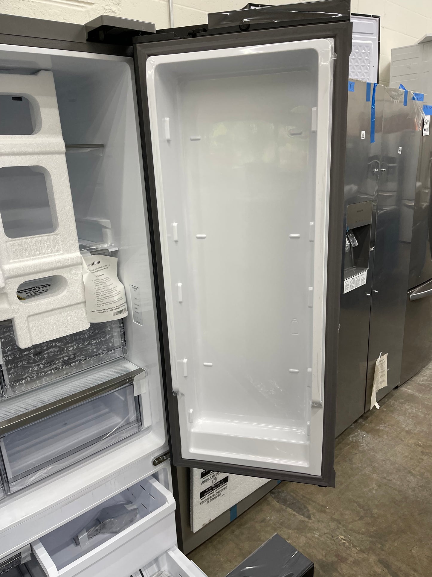 Samsung Counter-Depth Bespoke 24-Cu. Feet 3 -Door Smart Compatible French Door Refrigerator with Dual Ice Maker with water dispenser-Model #RF24BB620012