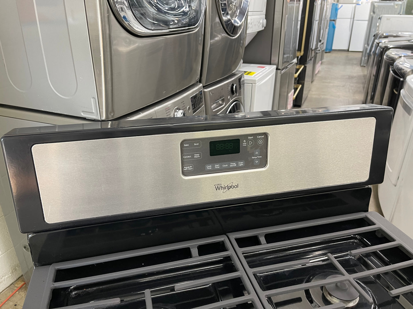 Whirlpool WFG540H0AS
30 Inch Freestanding Gas Range with 4 Sealed Burners, 5.8 cu. ft. AquaLift Self-Cleaning Oven, Power Burner, TimeSavor Convection Cooking System and Lower Storage Drawer: Stainless Steel