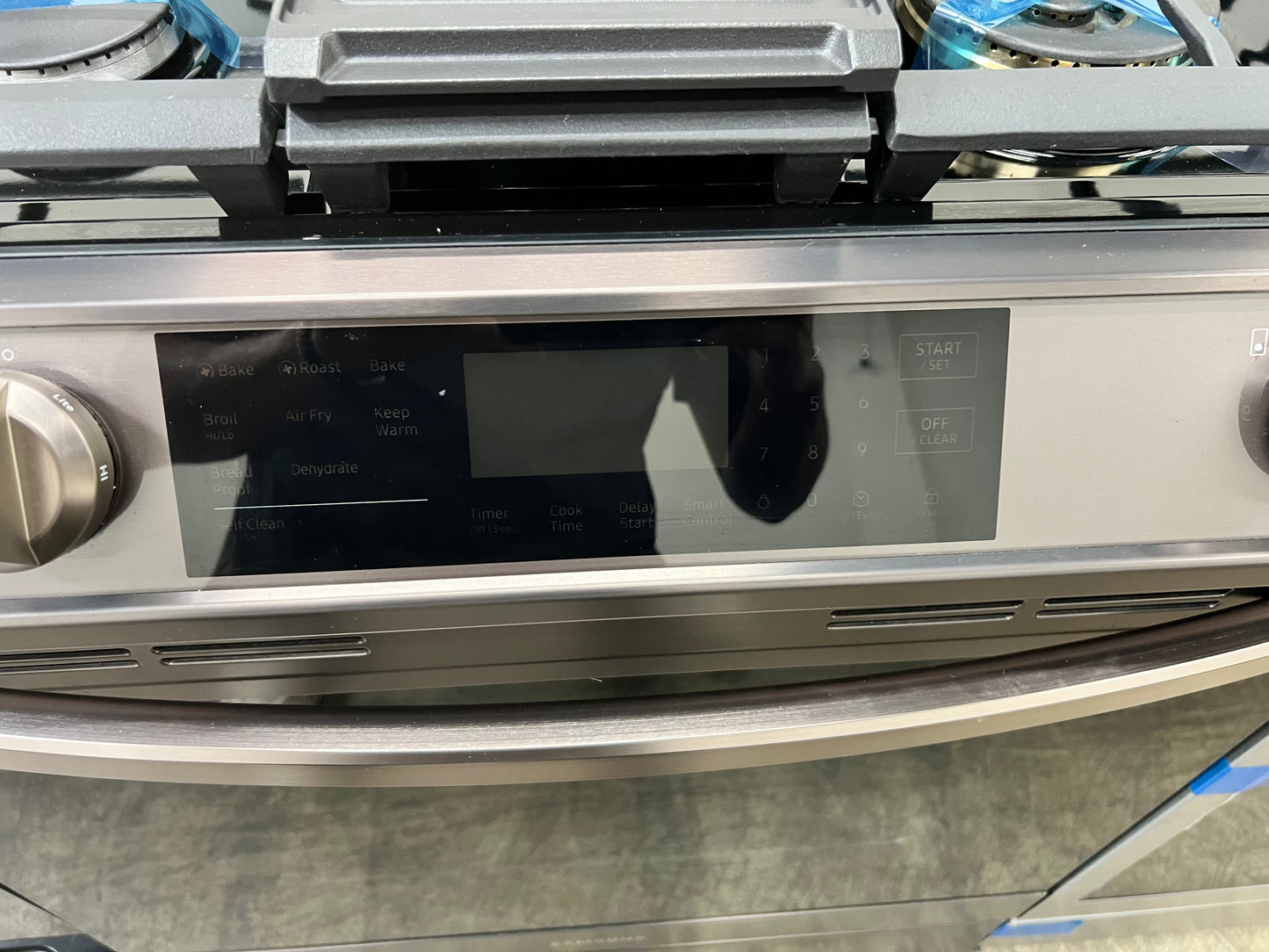 Samsung 30-in 5 Burners 6-cu ft Self-cleaning Air Fry Convection Oven Slide-in Smart Gas Range in Tuscan Stainless Steel-Model #NX60T8511ST