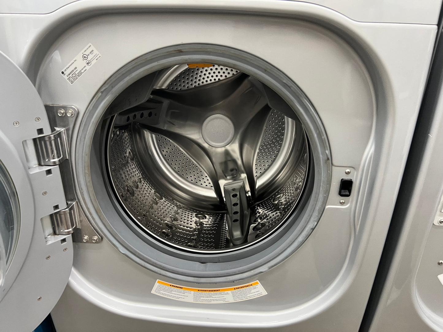 LG Front-Load 4.5-cu ft Washer and 7.4-cu ft Electric Dryer Set in Pure Silver