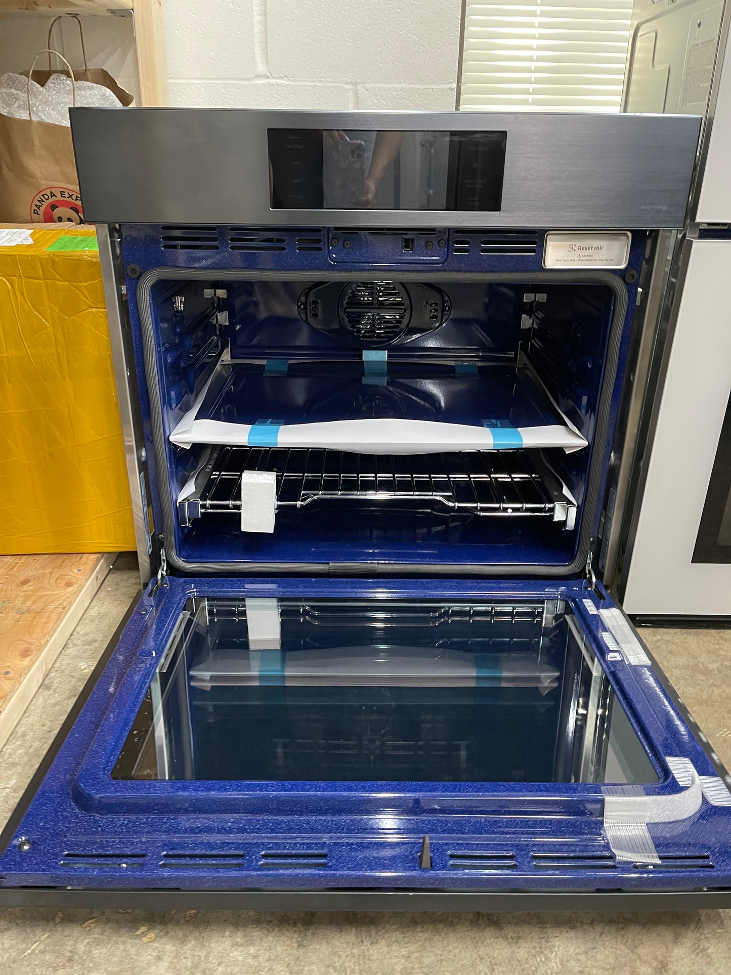Samsung NV51CG700SMT
30 Inch Single Smart Electric Wall Oven with 5.1 Cu. Ft. Capacity, AI Pro Cooking Camera, Handle-Free Door Design, Flex Duo , Air Fry, Dual Convection, Temperature Probe, 7-Inch LCD Display, Steam Cook, Self-Clean and Sabbath Mode: