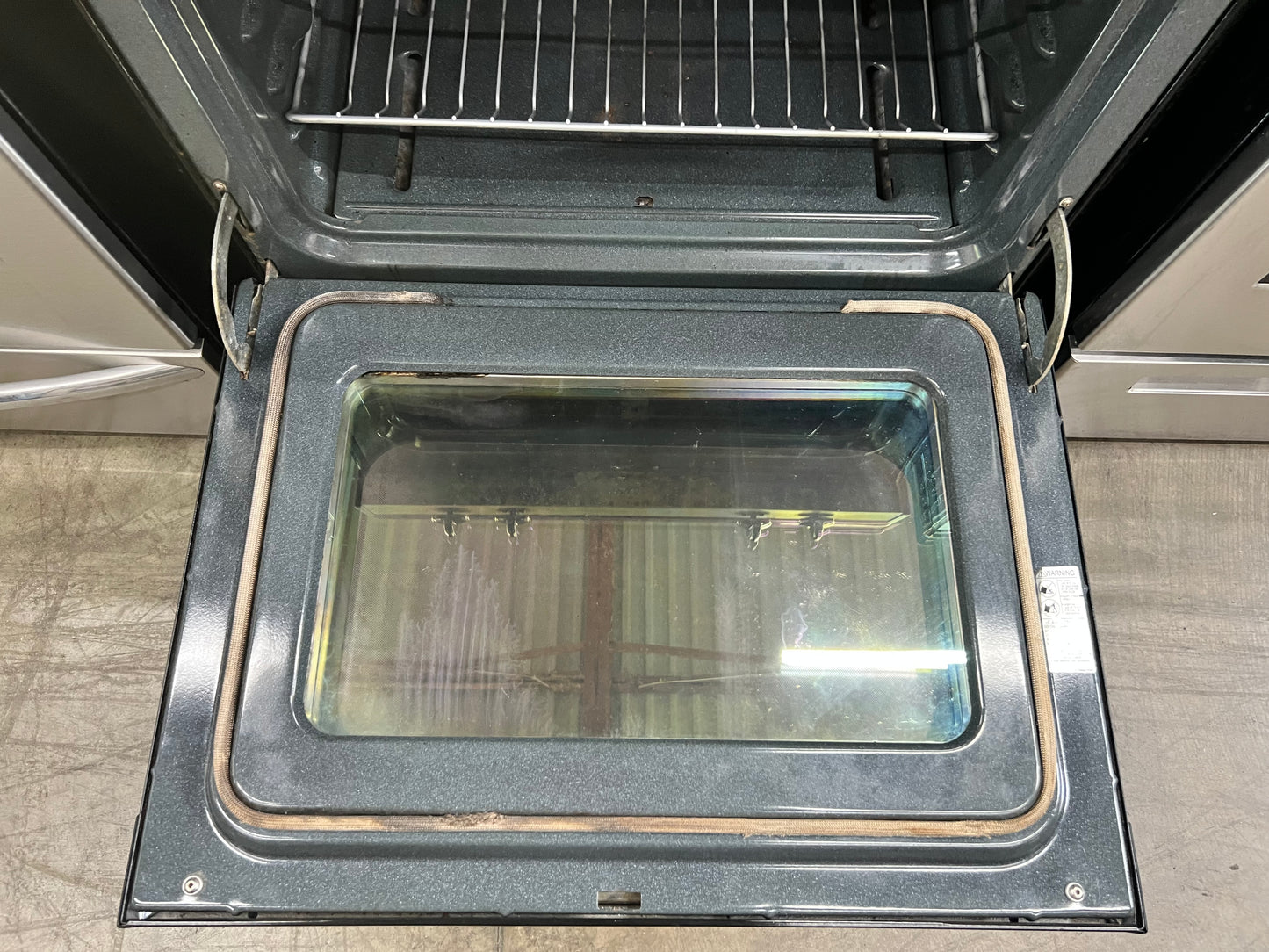 GE 30" Free-Standing Gas Range with 5.0 Cubic Feet Capacity Oven in Stainless Steel-Model #JGBP33SEHSS