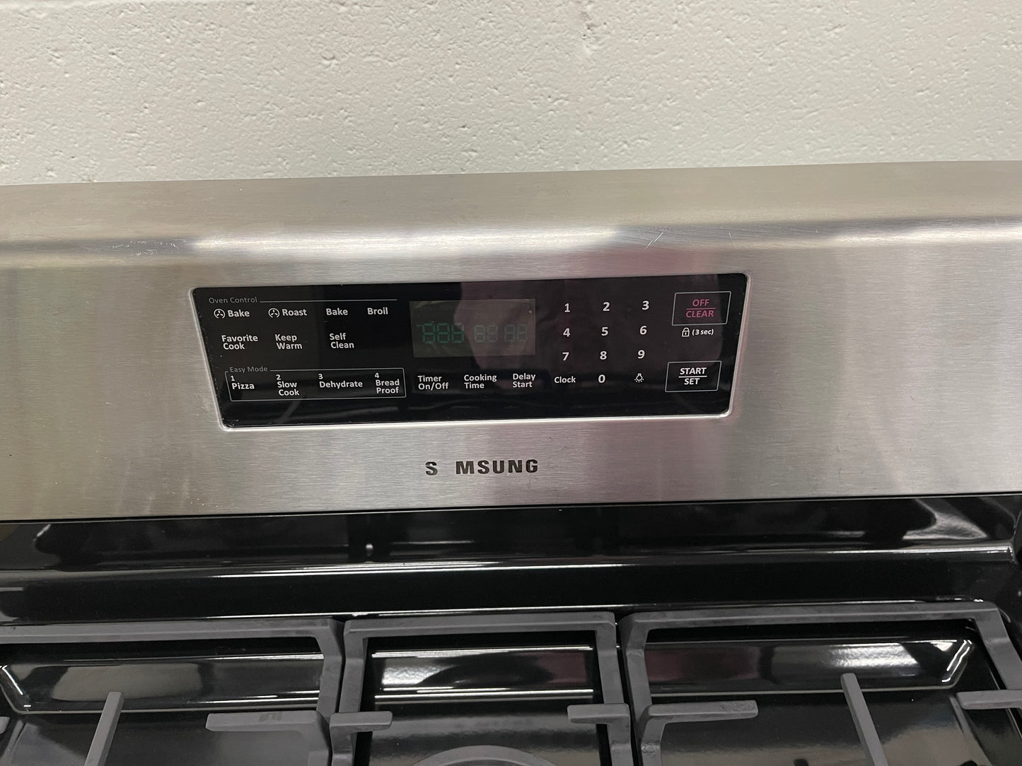 Samsung 30-in 5 Burners 5.8 cu. ft. Freestanding Gas Range with Convection Oven in Stainless Steel-Model #NX58H5600SS