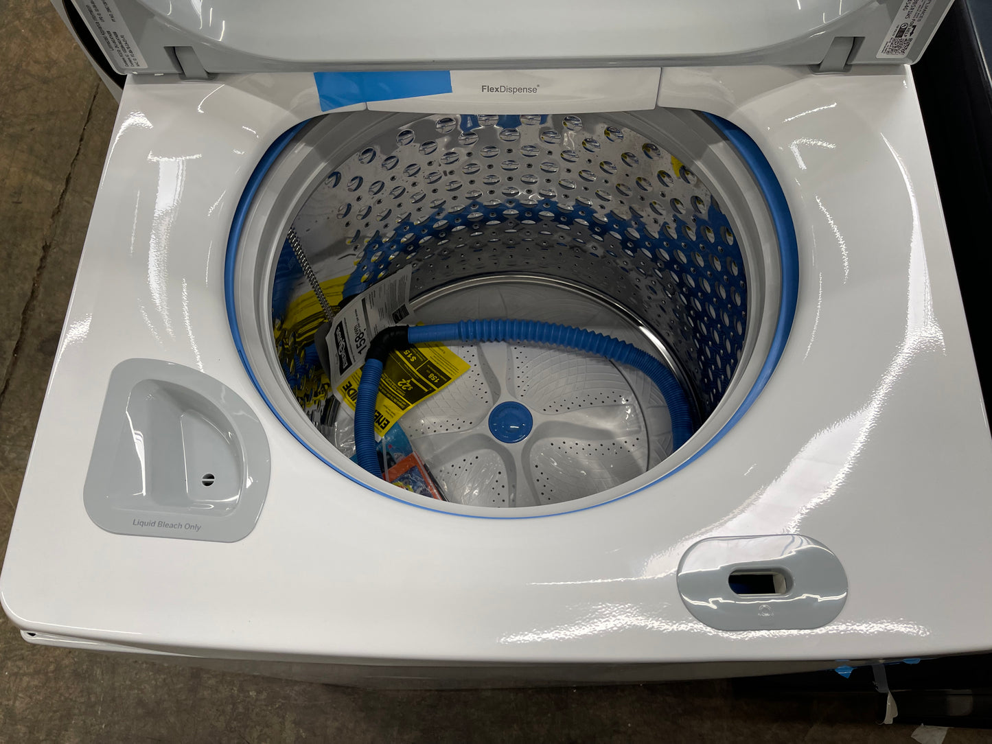 GE Profile ENERGY STAR 5.0 cu. ft. Capacity Washer with Smarter Wash Technology and FlexDispense™
Model #:PTW600BSRWS