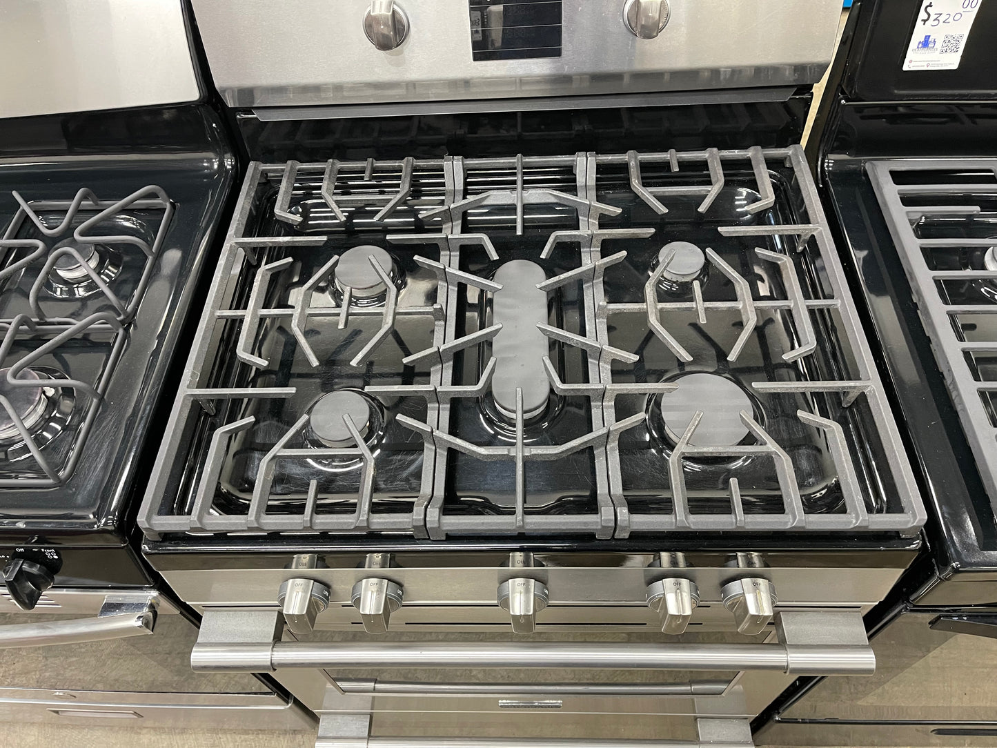Frigidaire Professional 30-in 5 Burners 5.6-cu ft Self Cleaning Freestanding Gas Range in Stainless Steel-Model #FPGF3077QF