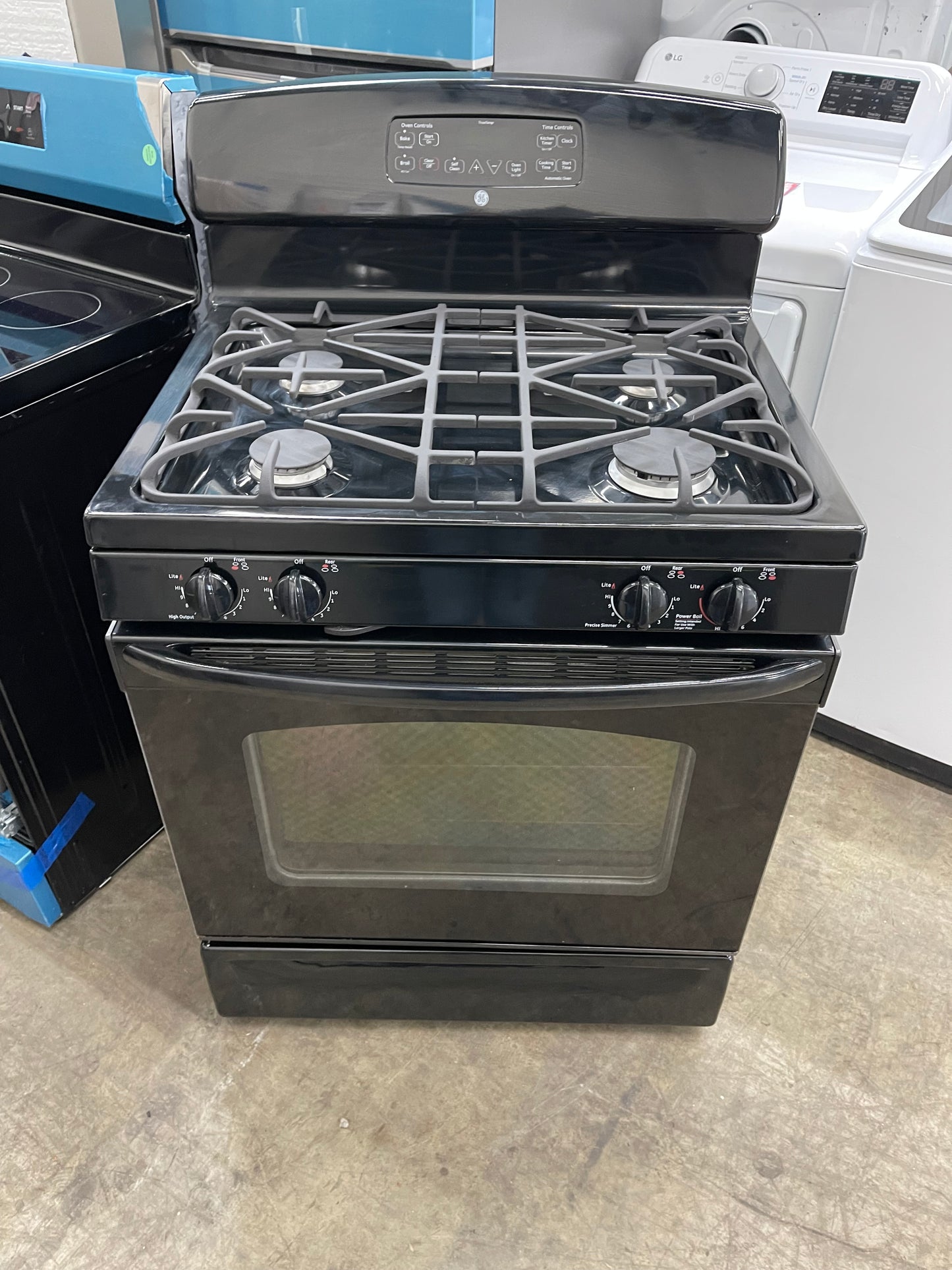 GE 30" Free-Standing Gas Range
Model #:JGB281DERBB