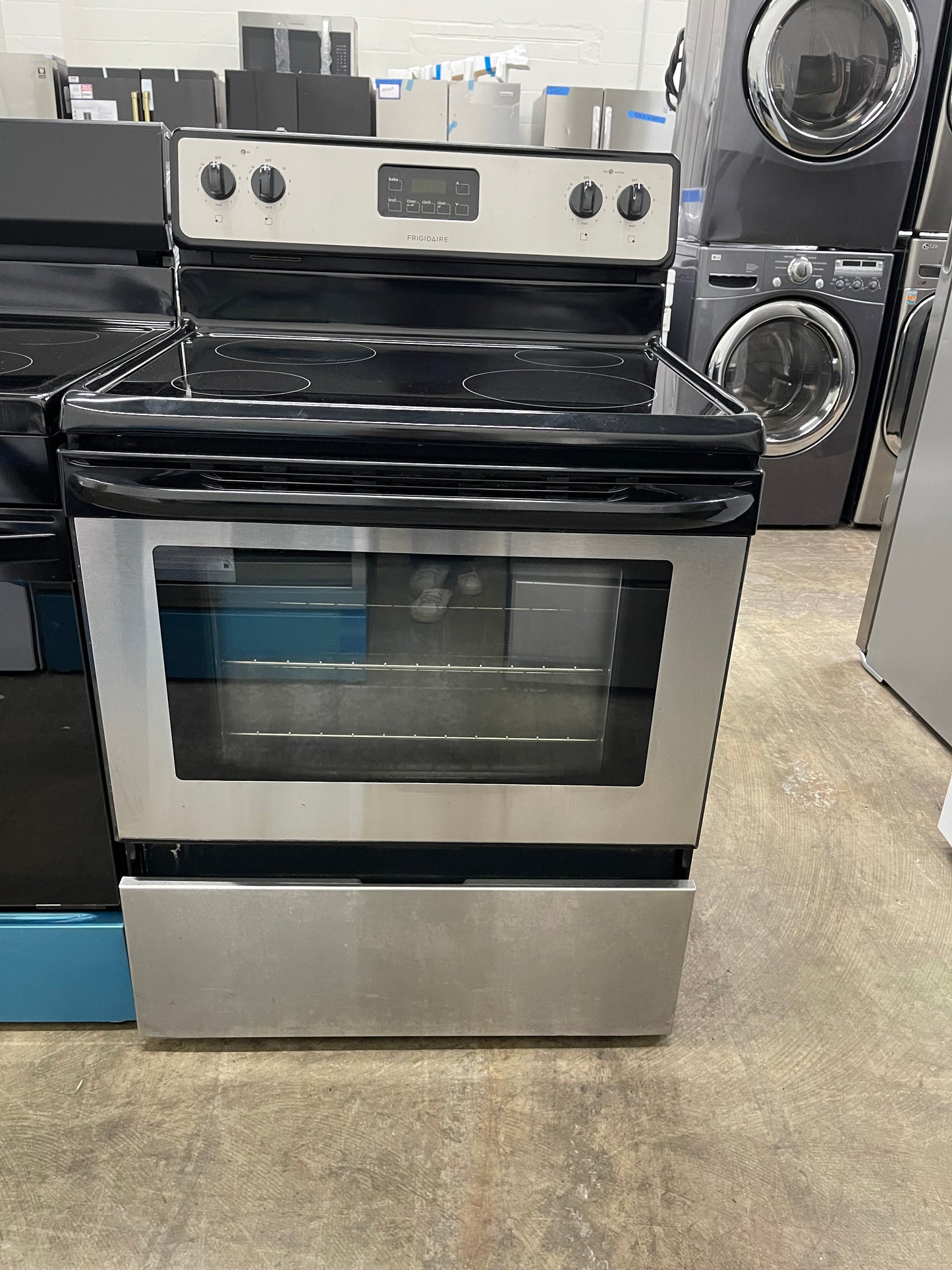 Frigidaire FFEF3012LS
30 Inch Freestanding Electric Range with 4 Radiant Elements, 4.8 cu. ft. Oven Capacity, Manual Clean and Store-More Storage Drawer: Stainless Steel