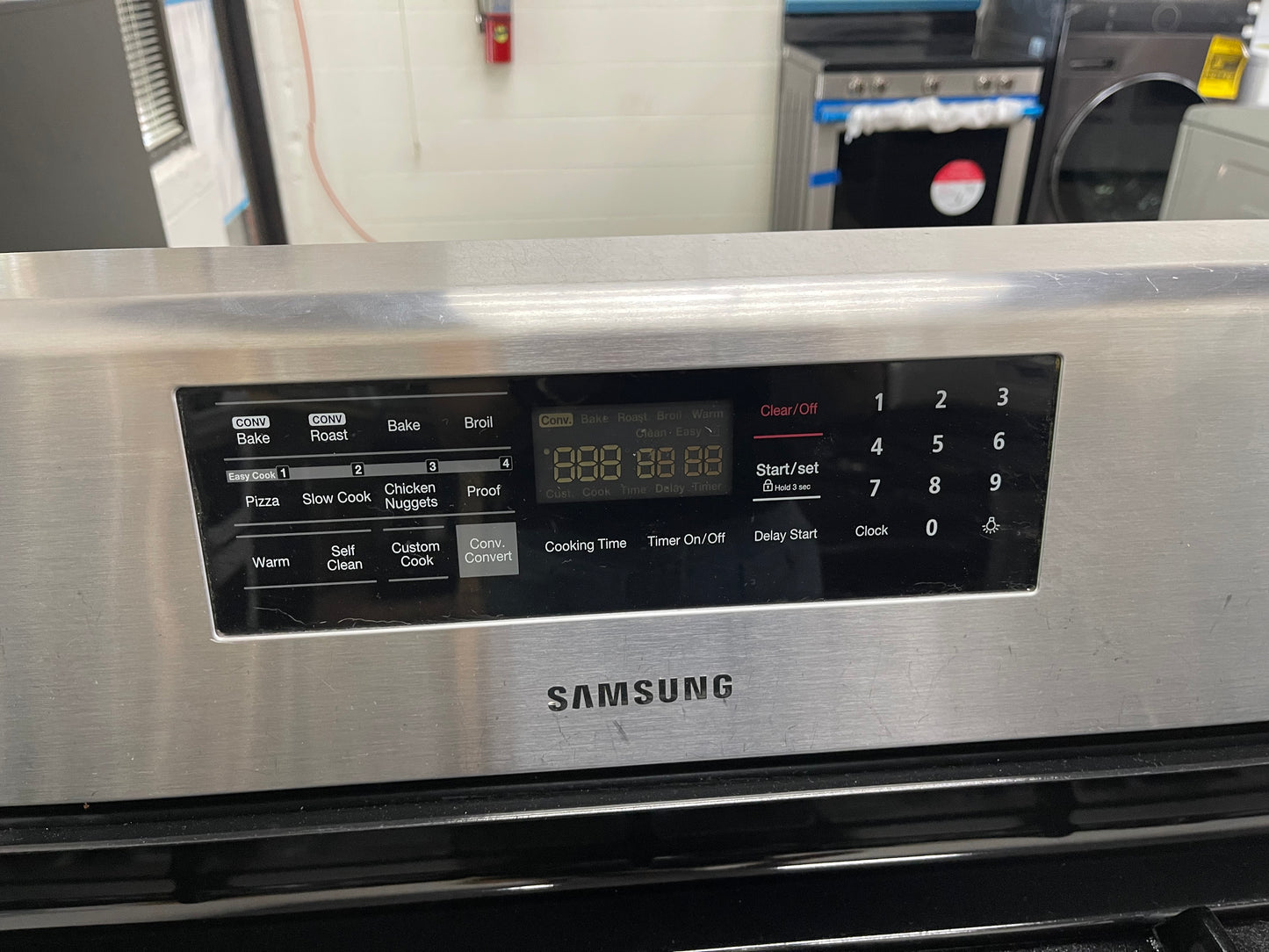 Samsung FX510BGS
30 Inch Freestanding Gas Range with 5 Sealed Burners, 5.8 cu. ft. Convection Oven, Self-Clean, 4 Preset Menu Options, Proofing and Storage Drawer