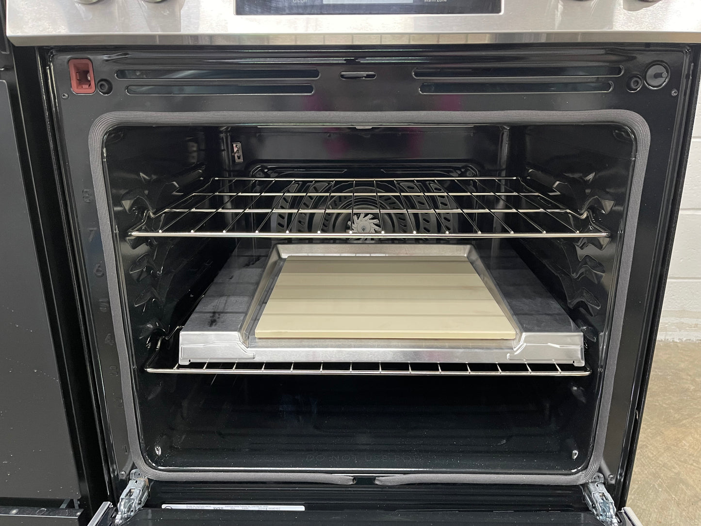 Frigidaire Gallery Series GCFE3070BF
30 Inch Freestanding Electric Range with 5 Elements, 6.2 cu. ft. Total Convection Oven, EvenTemp™ Element, Storage Drawer, Stone-Baked Pizza, Air Fry, Self & Steam Clean, and Star-K