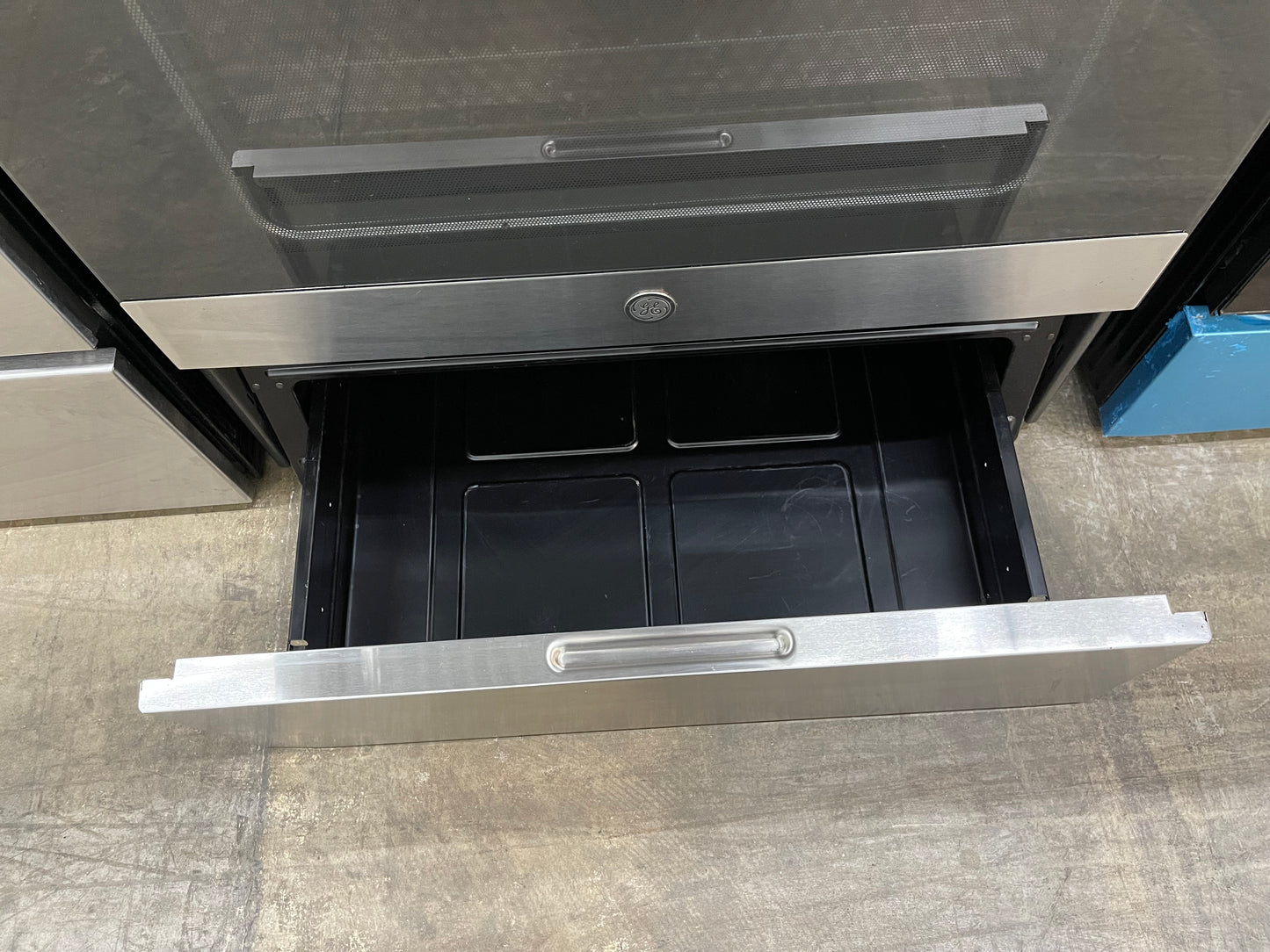 GE 30" Free-Standing Electric Convection Range
Model #:JB750SJSS