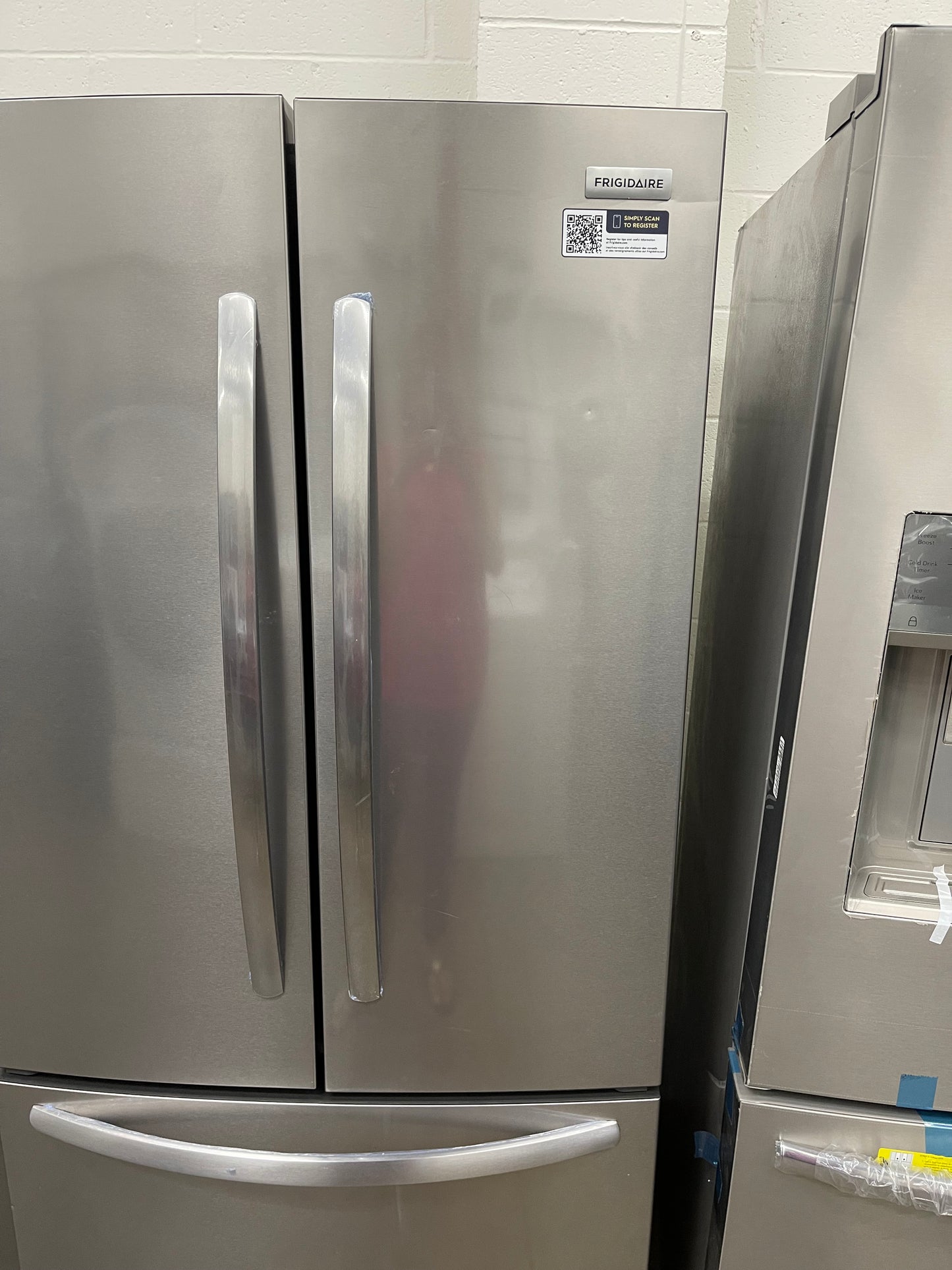 Frigidaire 17.6 Cu. Ft. Counter-Depth French Door Refrigerator
FRFG1723AV