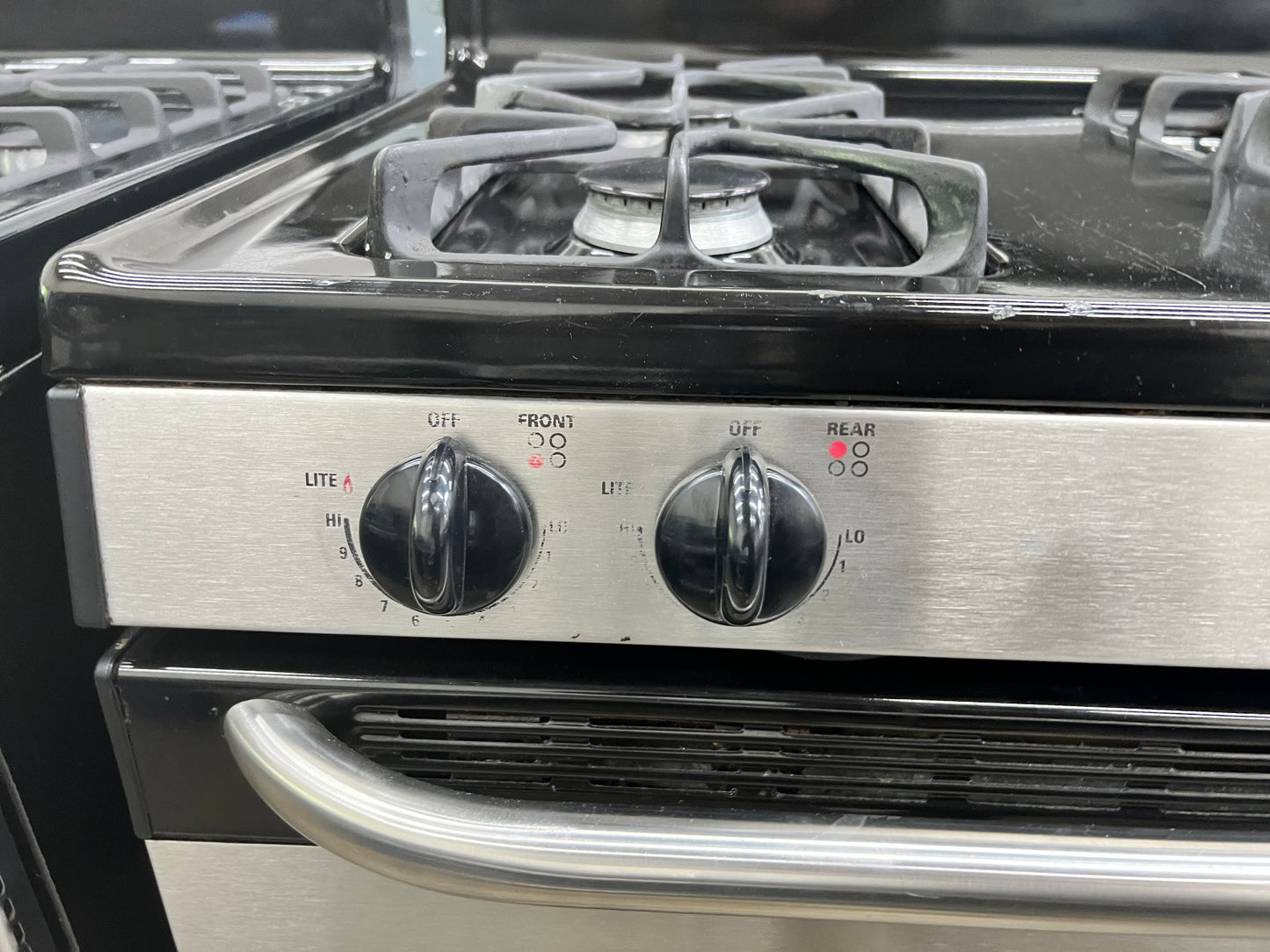GE 30" Free-Standing Gas Range with 5.0 Cubic Feet Capacity Oven in Stainless Steel-Model #JGBP33SEHSS