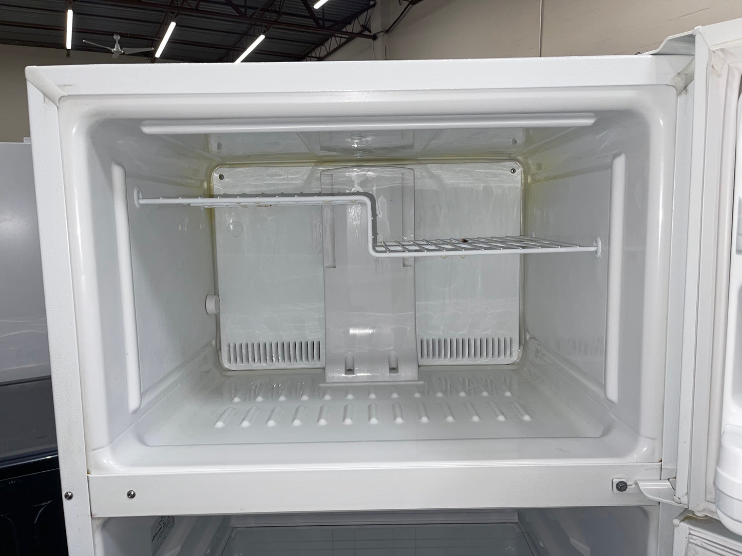 Hotpoint 15.8 Cu. Ft. Top-Freezer Refrigerator
HTS16GBRFRWW