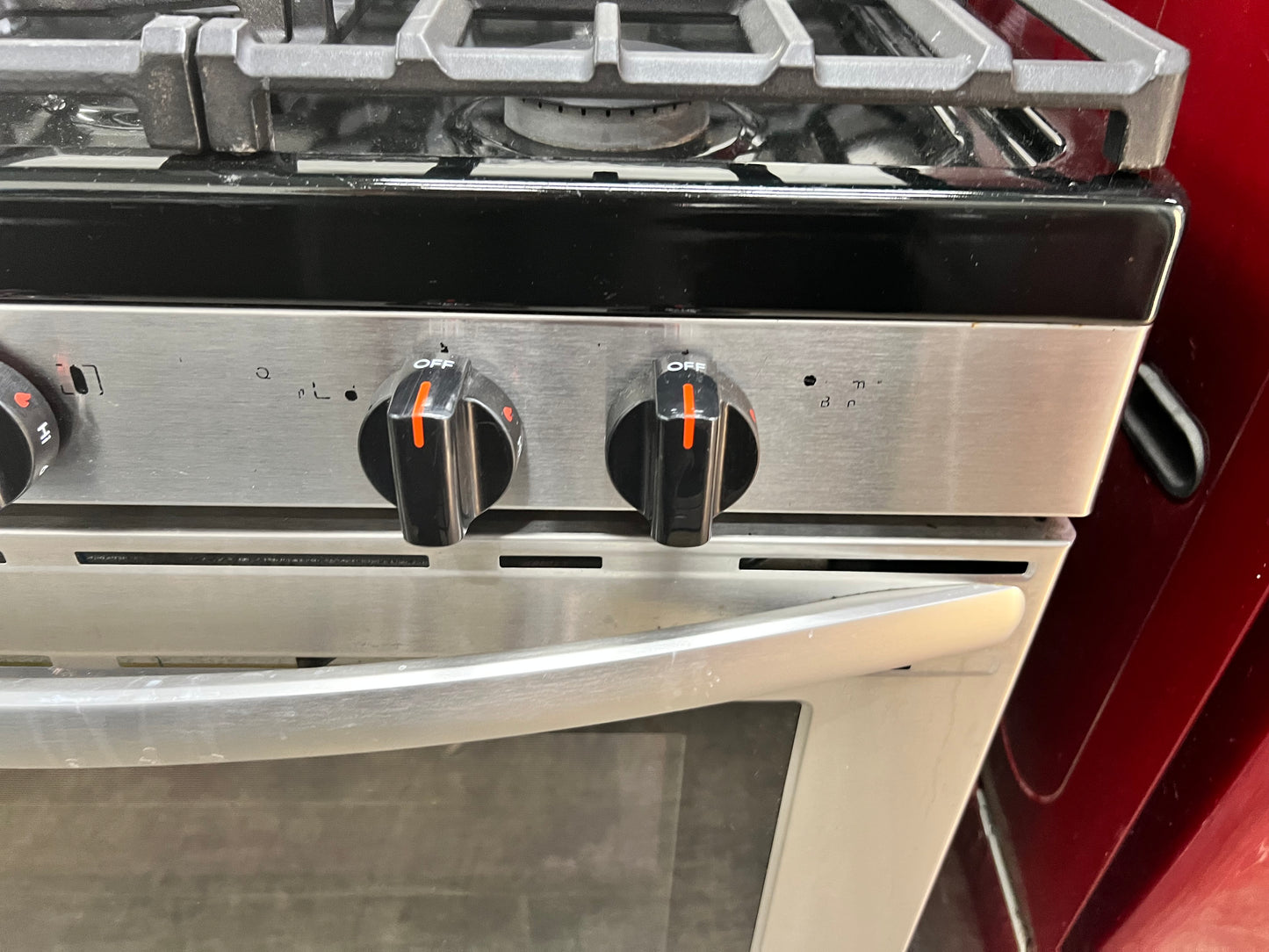 Frigidaire 30-in 5 Burners 5-cu ft Self Cleaning Gas Range in Stainless Steel-Model #FFGF3054TS