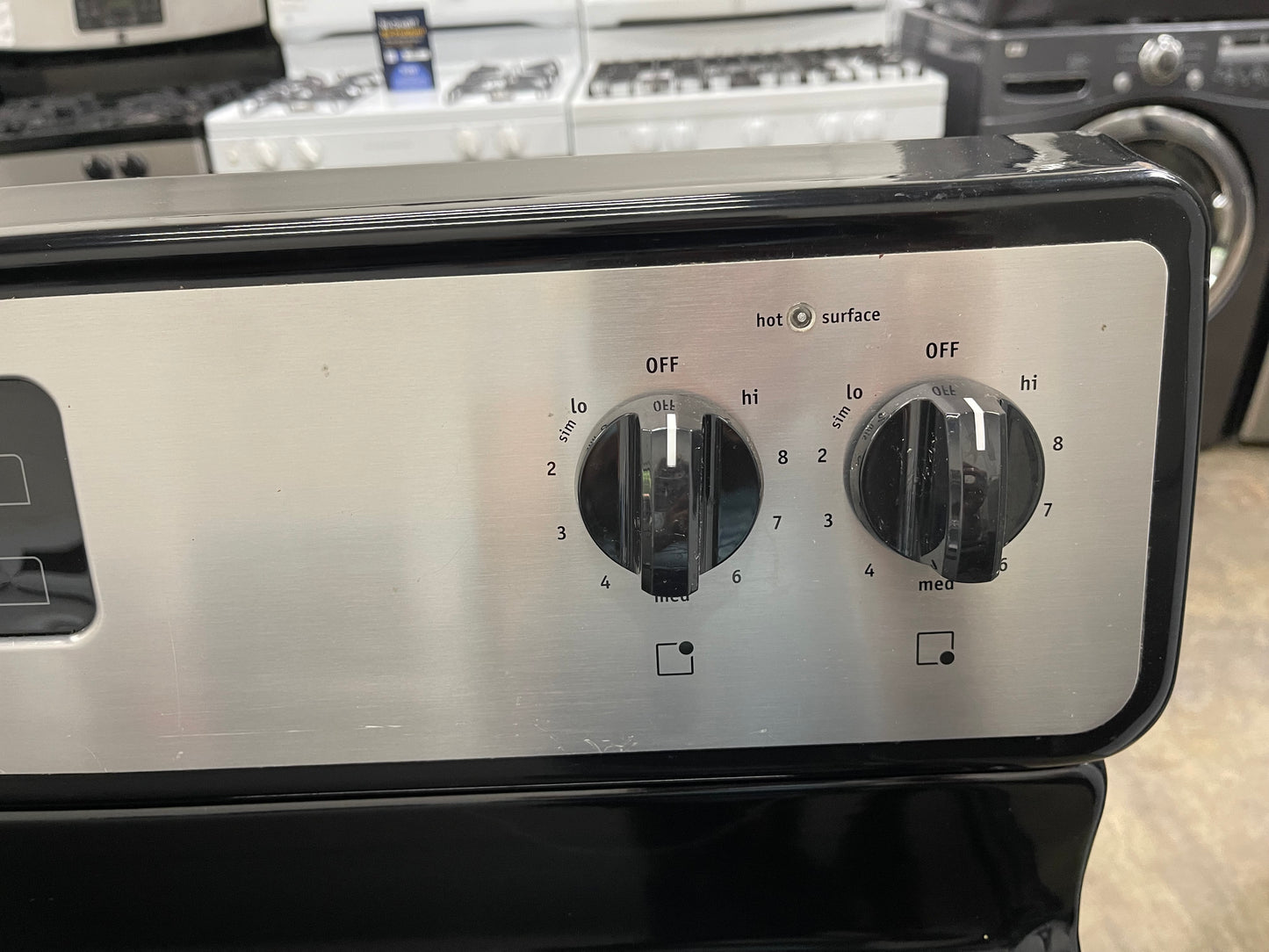 Frigidaire FFEF3012LS
30 Inch Freestanding Electric Range with 4 Radiant Elements, 4.8 cu. ft. Oven Capacity, Manual Clean and Store-More Storage Drawer: Stainless Steel
