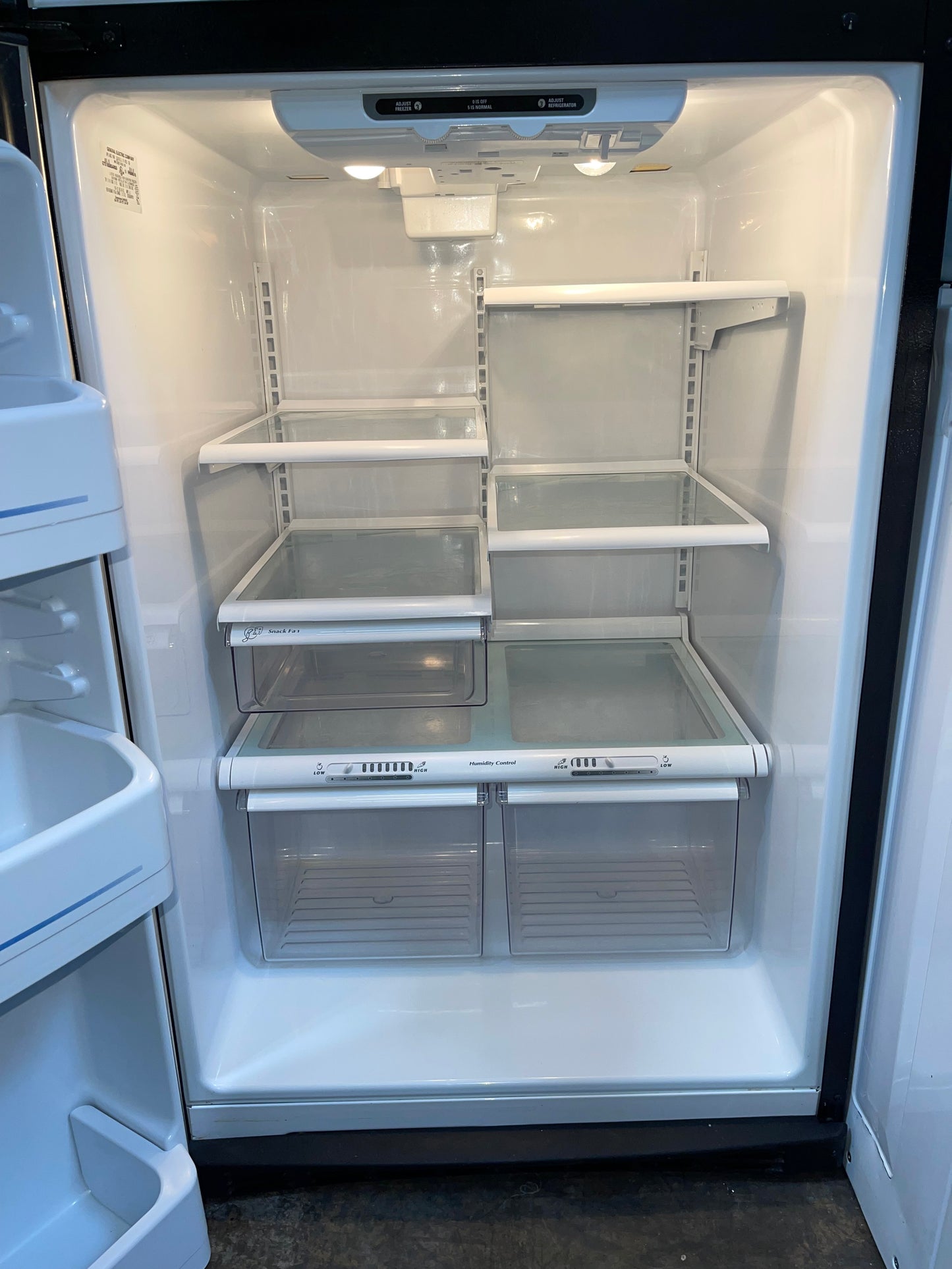 GE 17.9 Cu. Ft. Stainless Top-Freezer Refrigerator
GTS18SBSARSS
