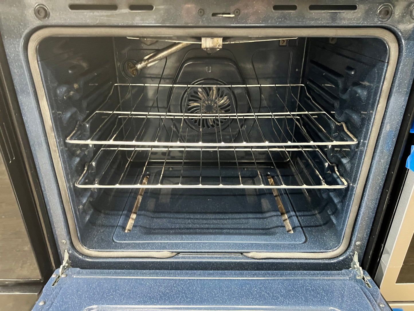 Samsung 30-in 5 Burners 6-cu ft Self-cleaning Air Fry Convection Oven Slide-in Smart Gas Range in Tuscan Stainless Steel-Model #NX60T8511ST