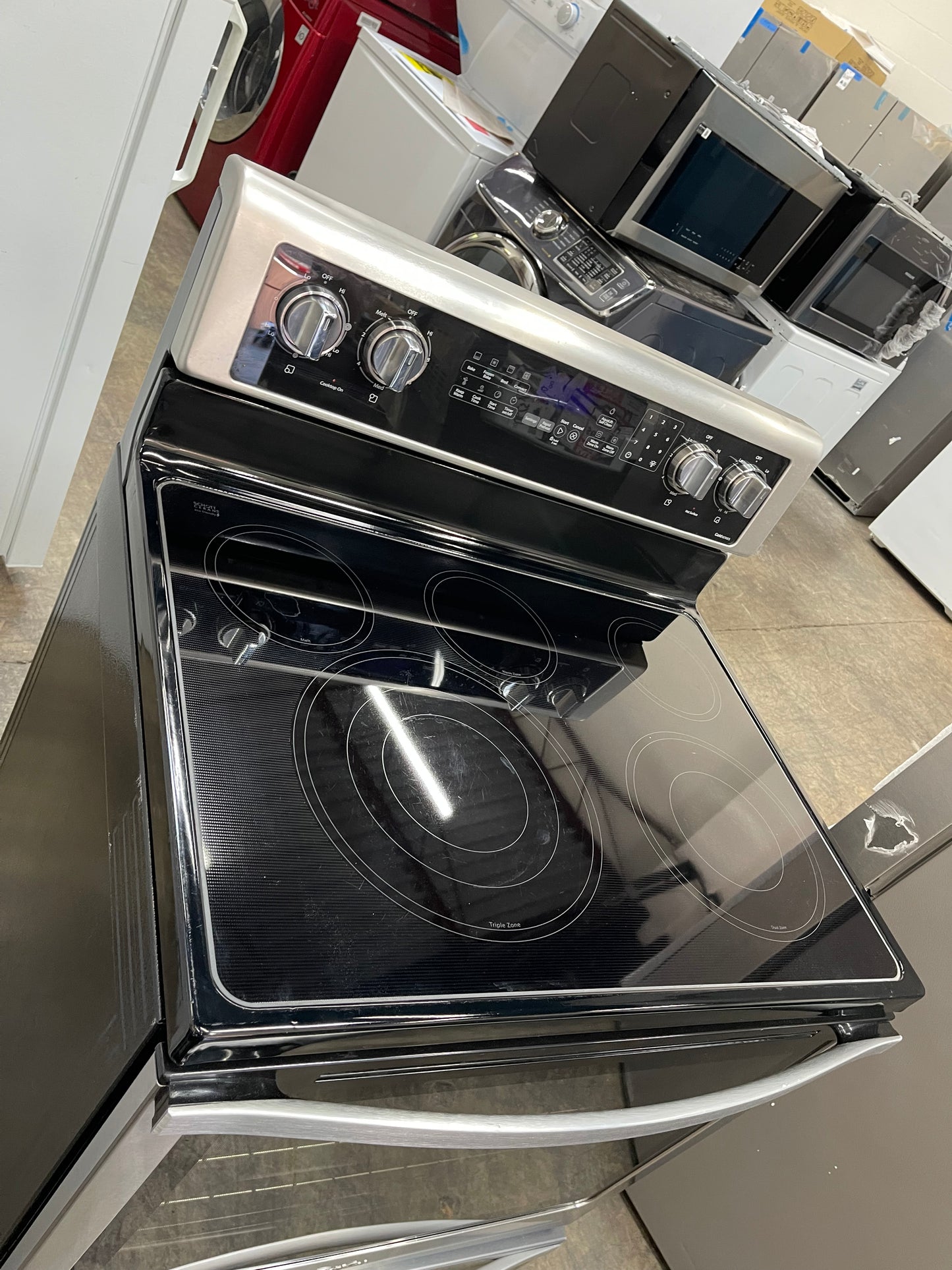 6.4 Cu. Ft. Freestanding Electric Range with Fingerprint-Resistant Stainless Steel Model:
WFE770H0FZ