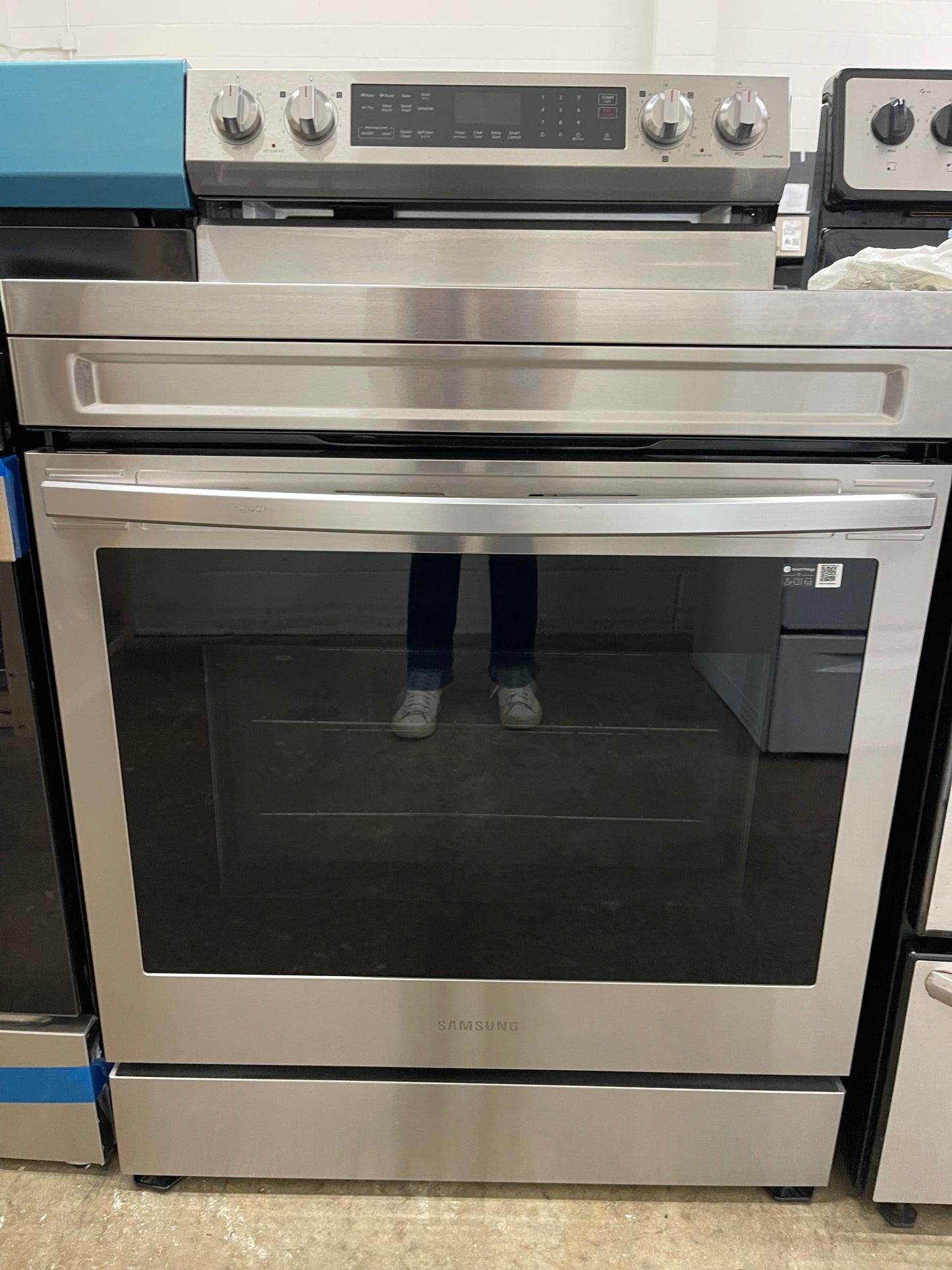 30" 6.3 cu. Ft. Smart Electric Freestanding True Convection Range with Air Fry
NE63A6711SS