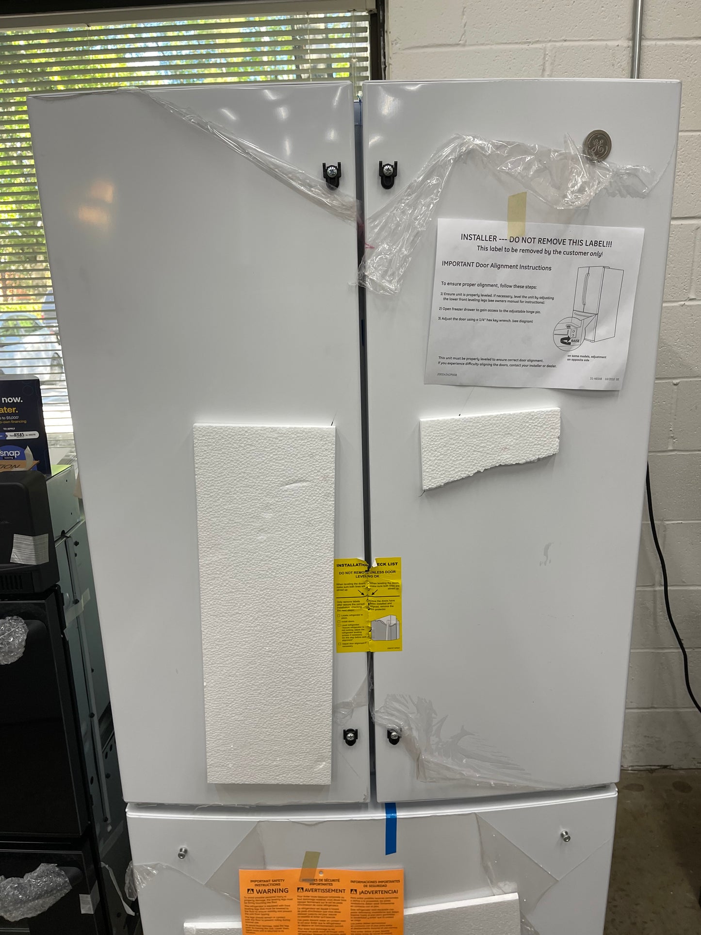 GE GNE25JGKWW
33 Inch French Door Refrigerator with 24.7 Cu. Ft. Capacity, Quick Space Shelf, Turbo Cool, LED Lighting, Icemaker, Enhanced Shabbos Mode Capable, Internal Water Dispenser, Water Filtration, and ENERGY STAR Qualified: White