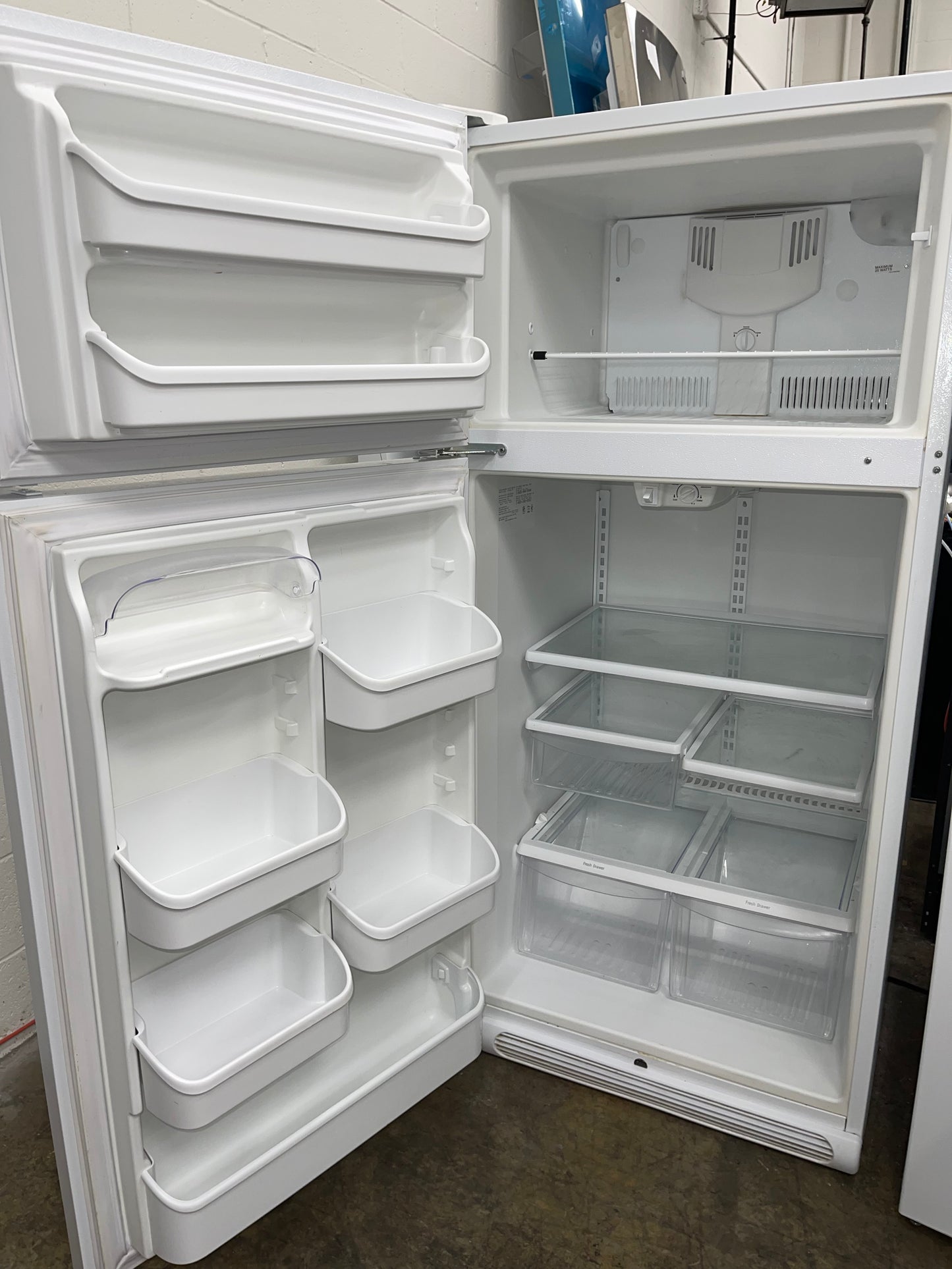 Frigidaire Gallery Series FGHT1834KW
18.2 cu. ft. Top-Freezer Refrigerator with 3 SpillSafe Glass Shelves, 2 Humidity Control Crispers, Adjustable Gallon Door Bins and Optional Ice Maker: White