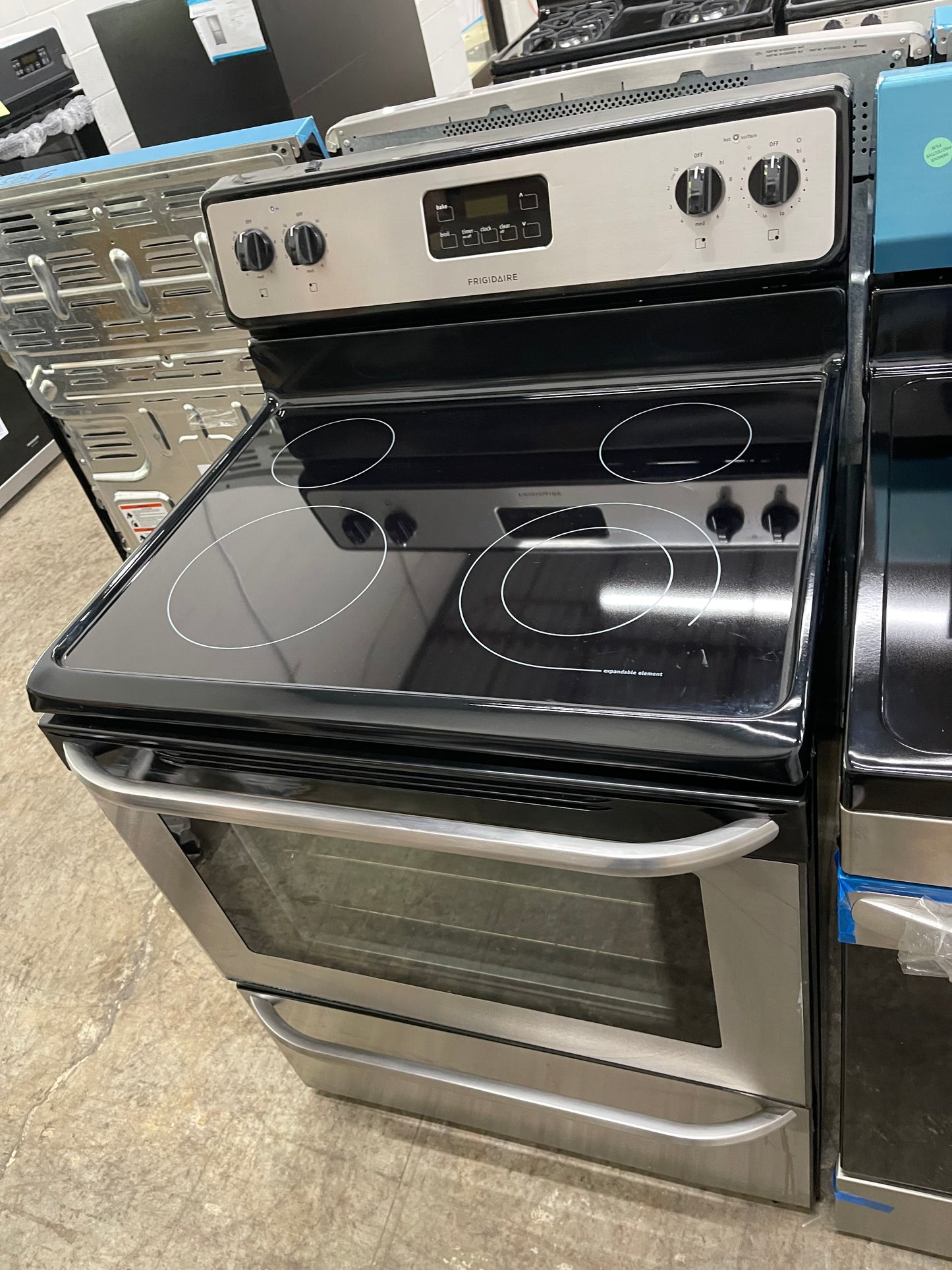 Frigidaire FFEF3043LS
30 Inch Electric Range with SpaceWise Element, Store-More Drawer, Ready-Select Controls, 4 Radiant Elements, 4.8 cu. ft. Oven Capacity and Timed Cook