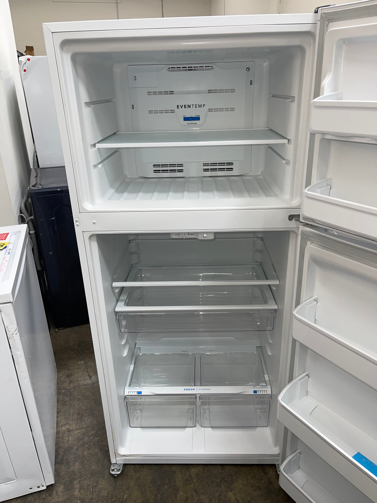 Frigidaire FFTR1814WW
30 Inch Top Freezer Refrigerator with 18.3 Cu. Ft. Total Capacity